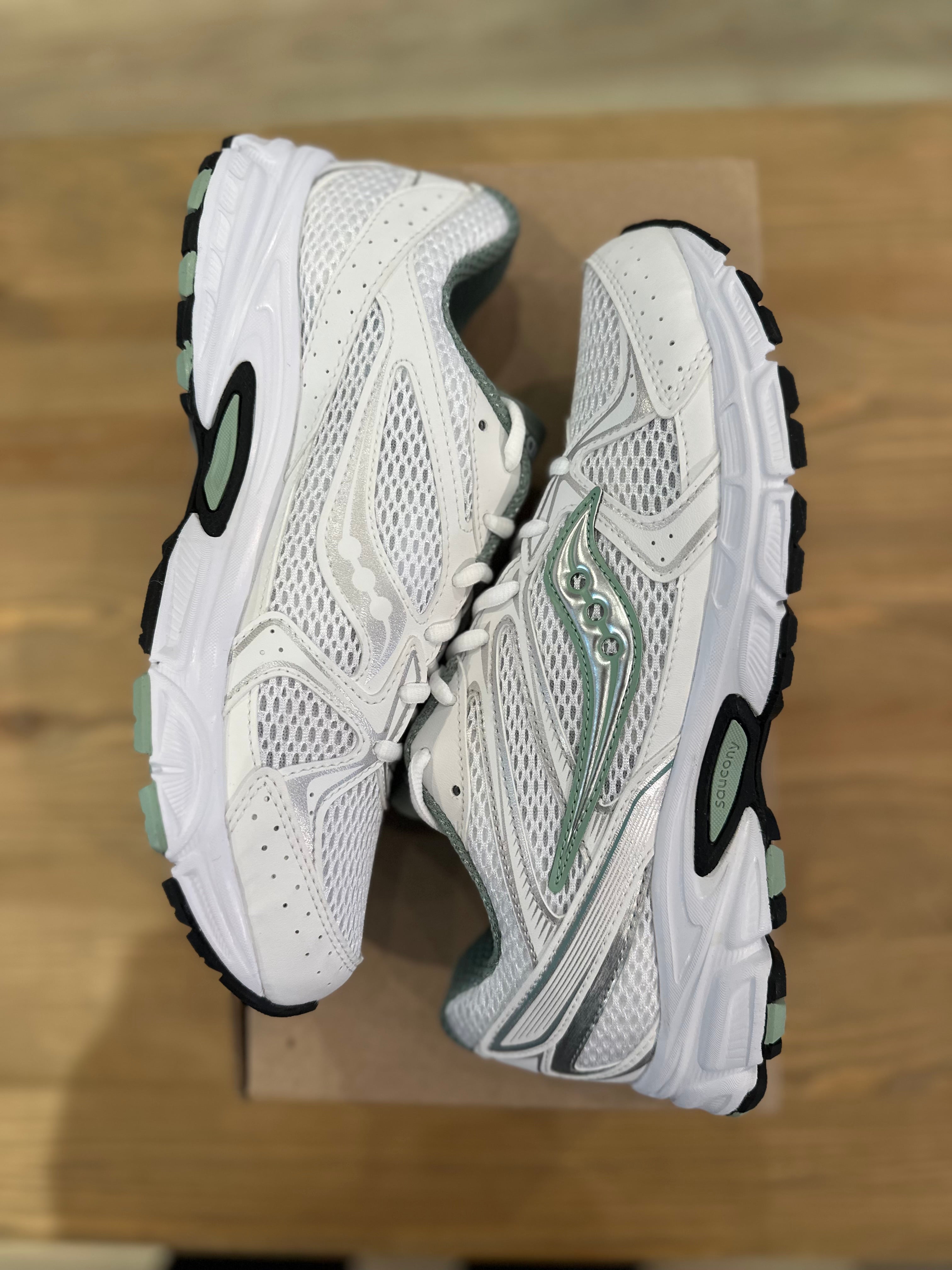 Saucony ride millenium White Green ( taille 42 )