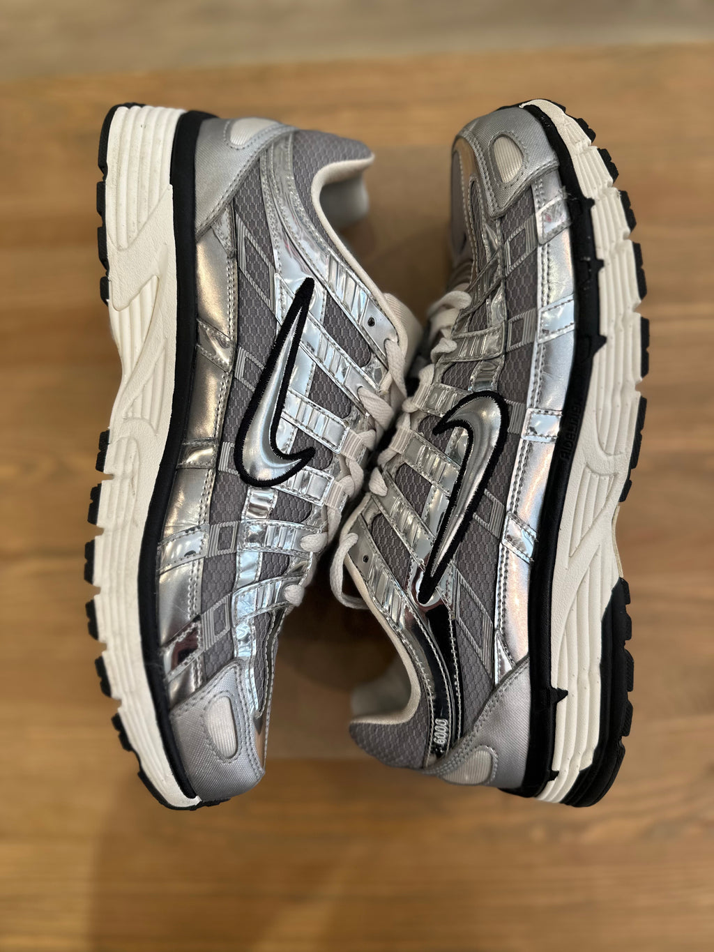 Nike p6000 metallic Silver ( taille 44 )