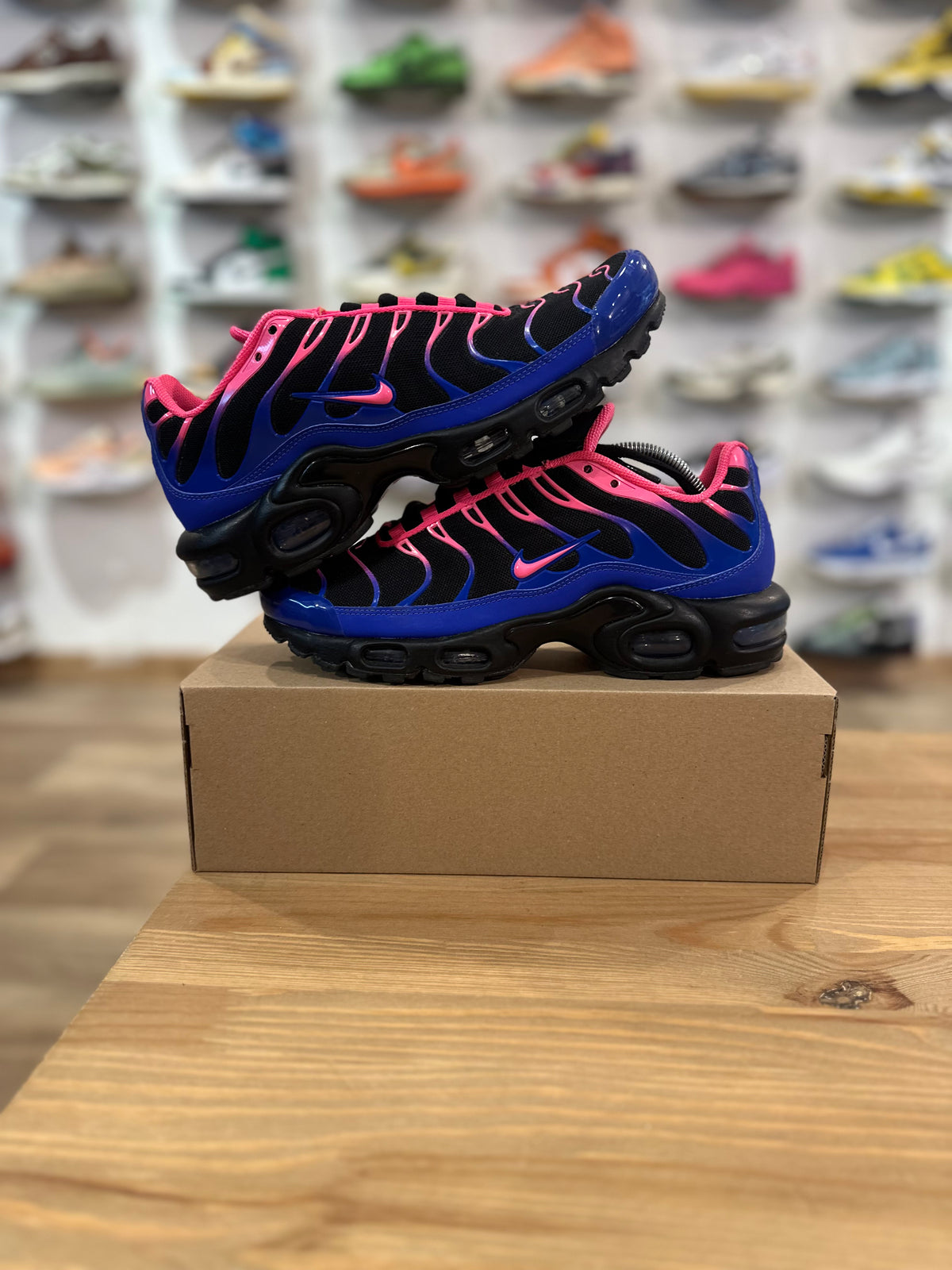 Nike air Max plus black racer blue hyper pink ( taille 40 )