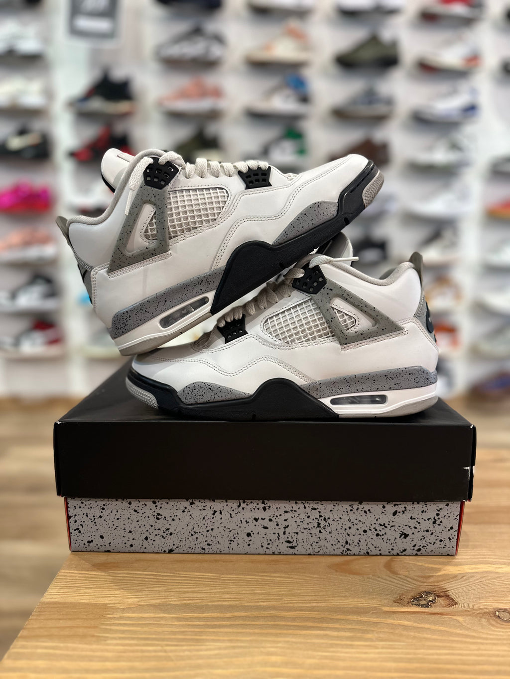 Nike Jordan 4 rétro White cément ( taille 44 )