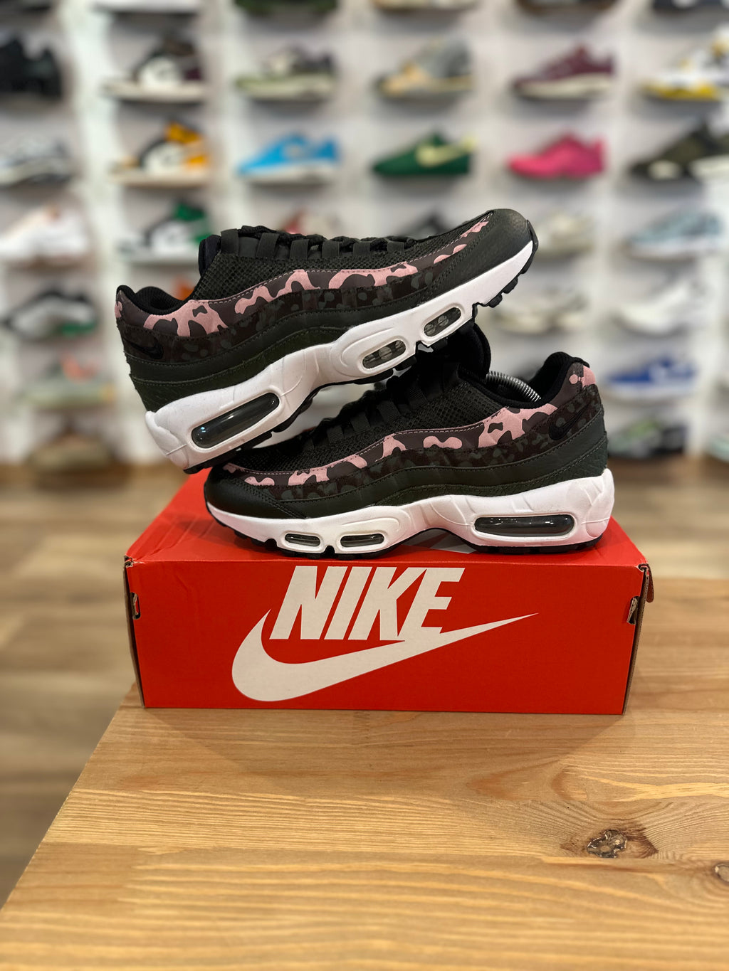 Nike air Max 95 olive pink Camo ( taille 40,5 )