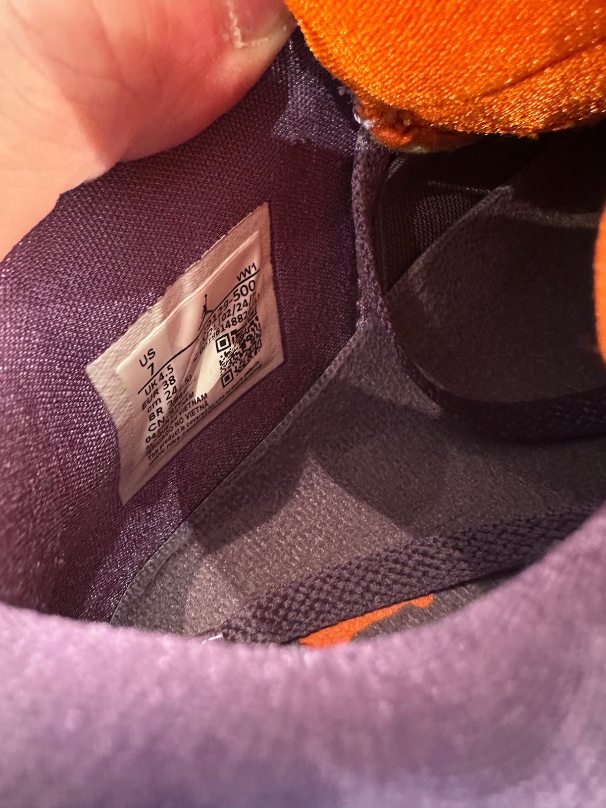 Nike Jordan 4 Rétro canyon purple ( taille 38 )