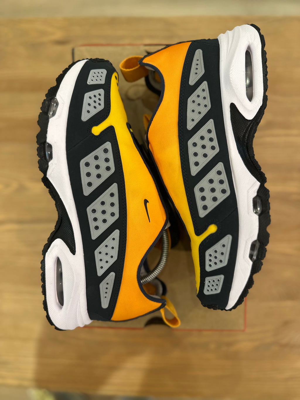 Nike air Max SNDR canyon gold ( taille 39 )