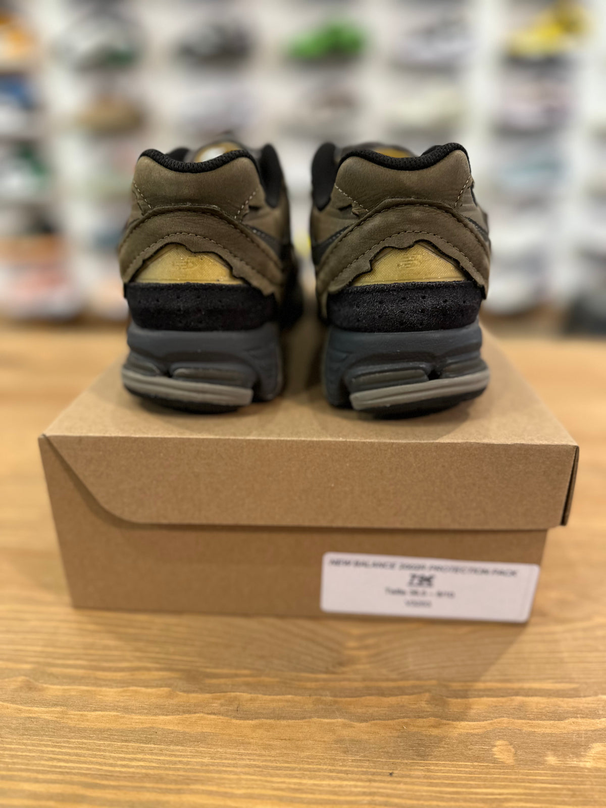 New balance 2002r protection pack dark Moss ( taille 38,5 )