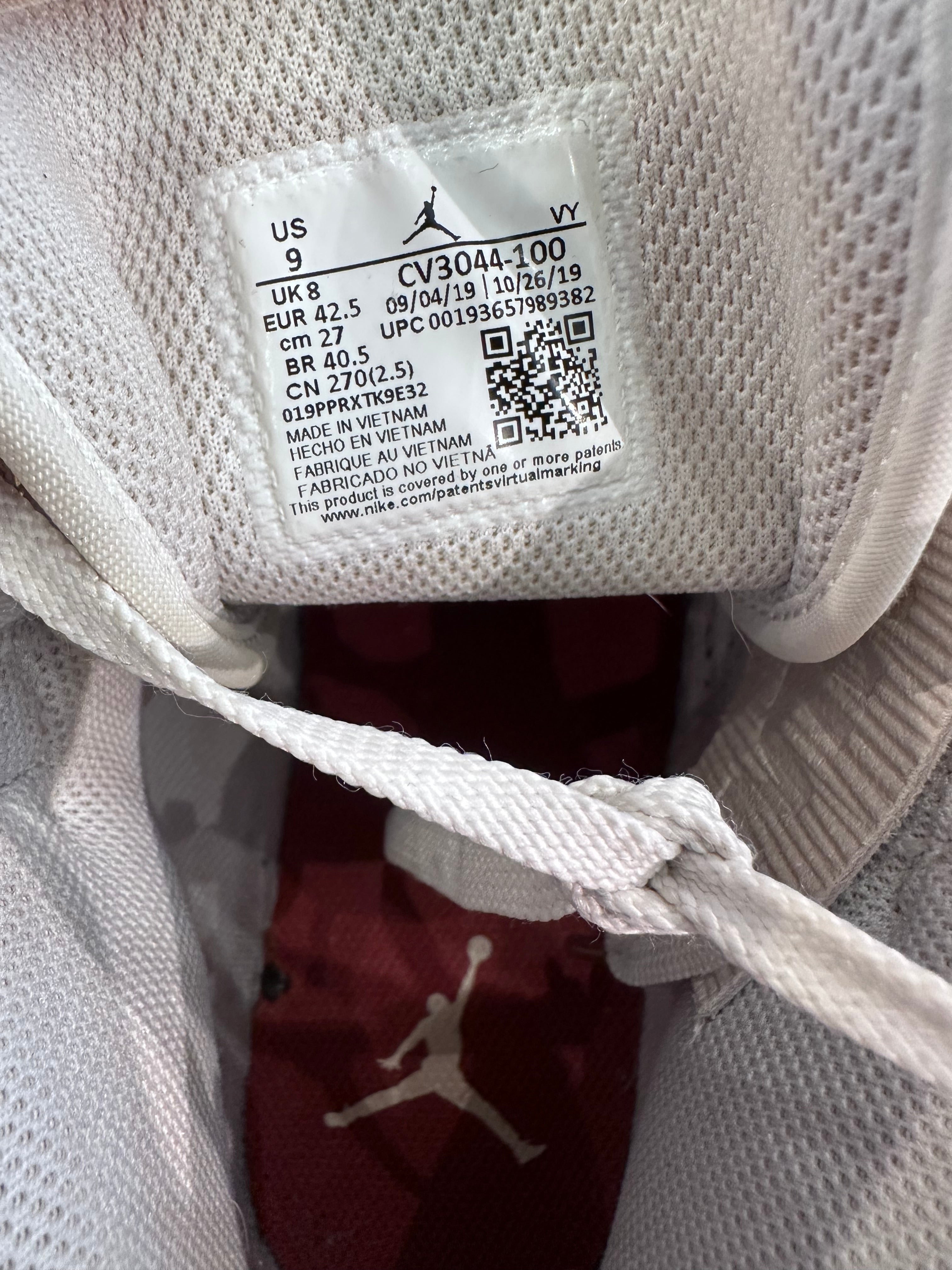 Nike Jordan 1 mid milan ( taille 42,5 )