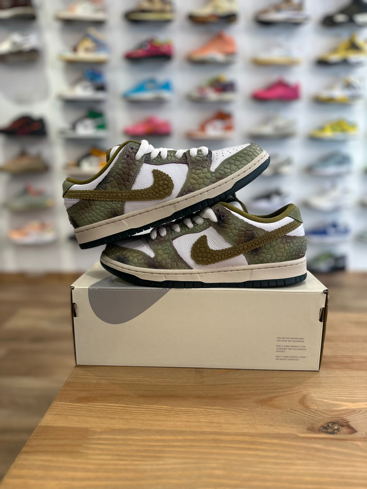 Nike sb dunk low Alexis sablone chameleon ( taille 42,5 )