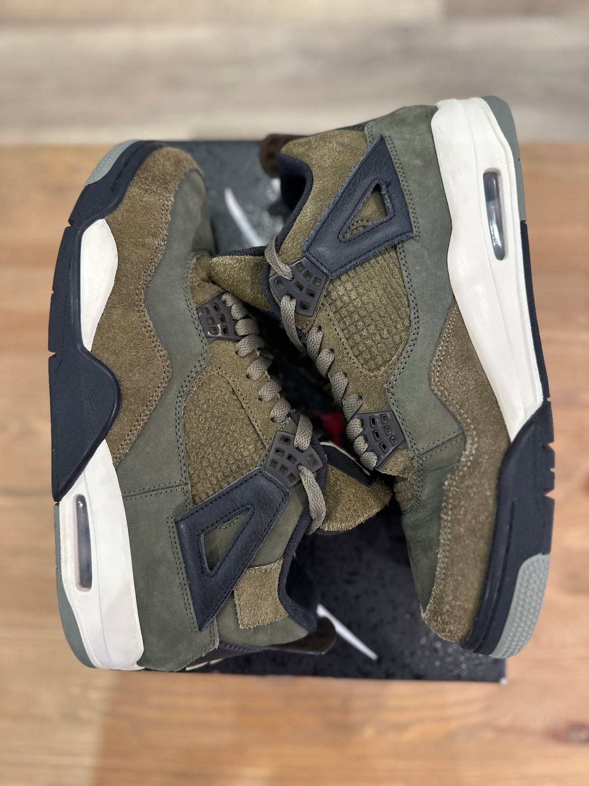 Nike Jordan 4 Rétro craft olive ( taille 44,5 )
