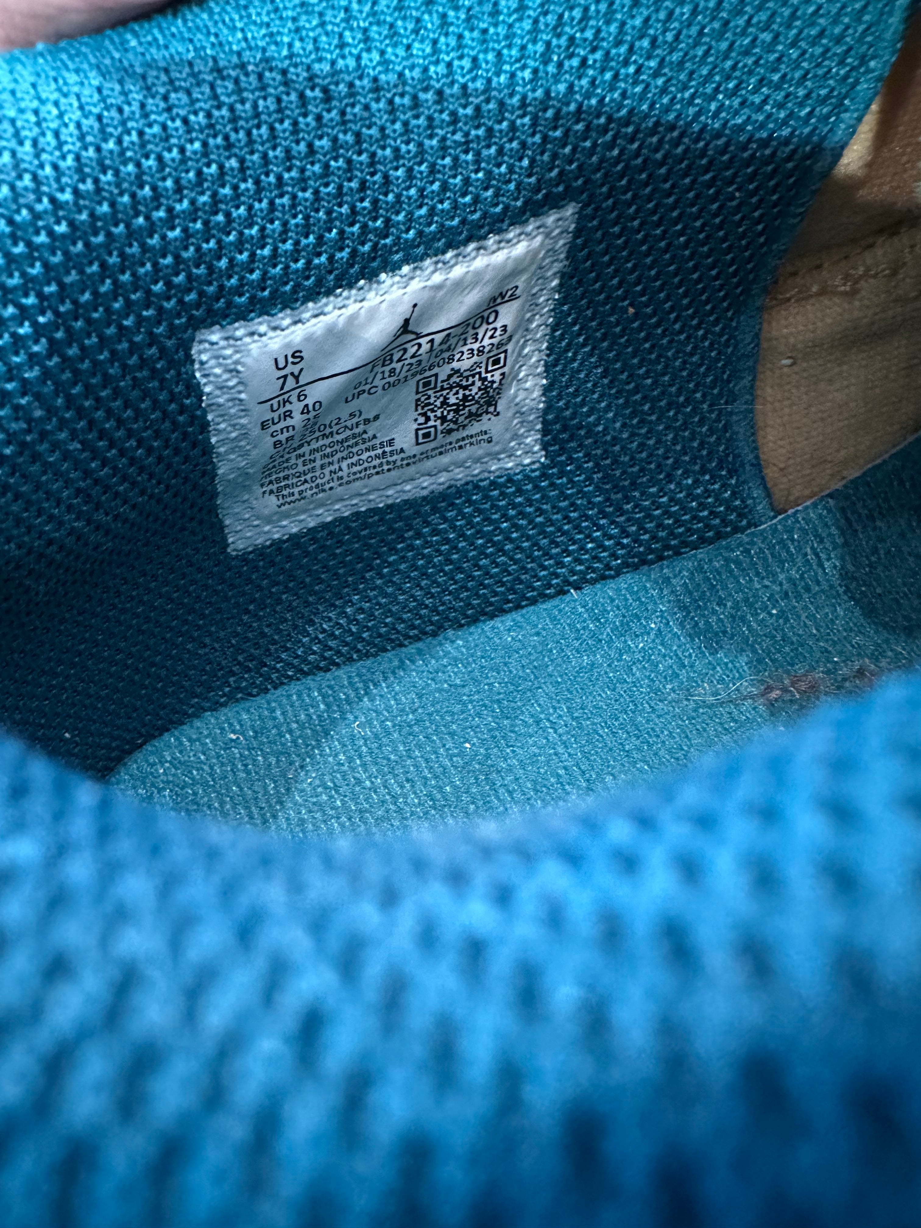 Nike Jordan 4 rétro cacao wow ( taille 40 )