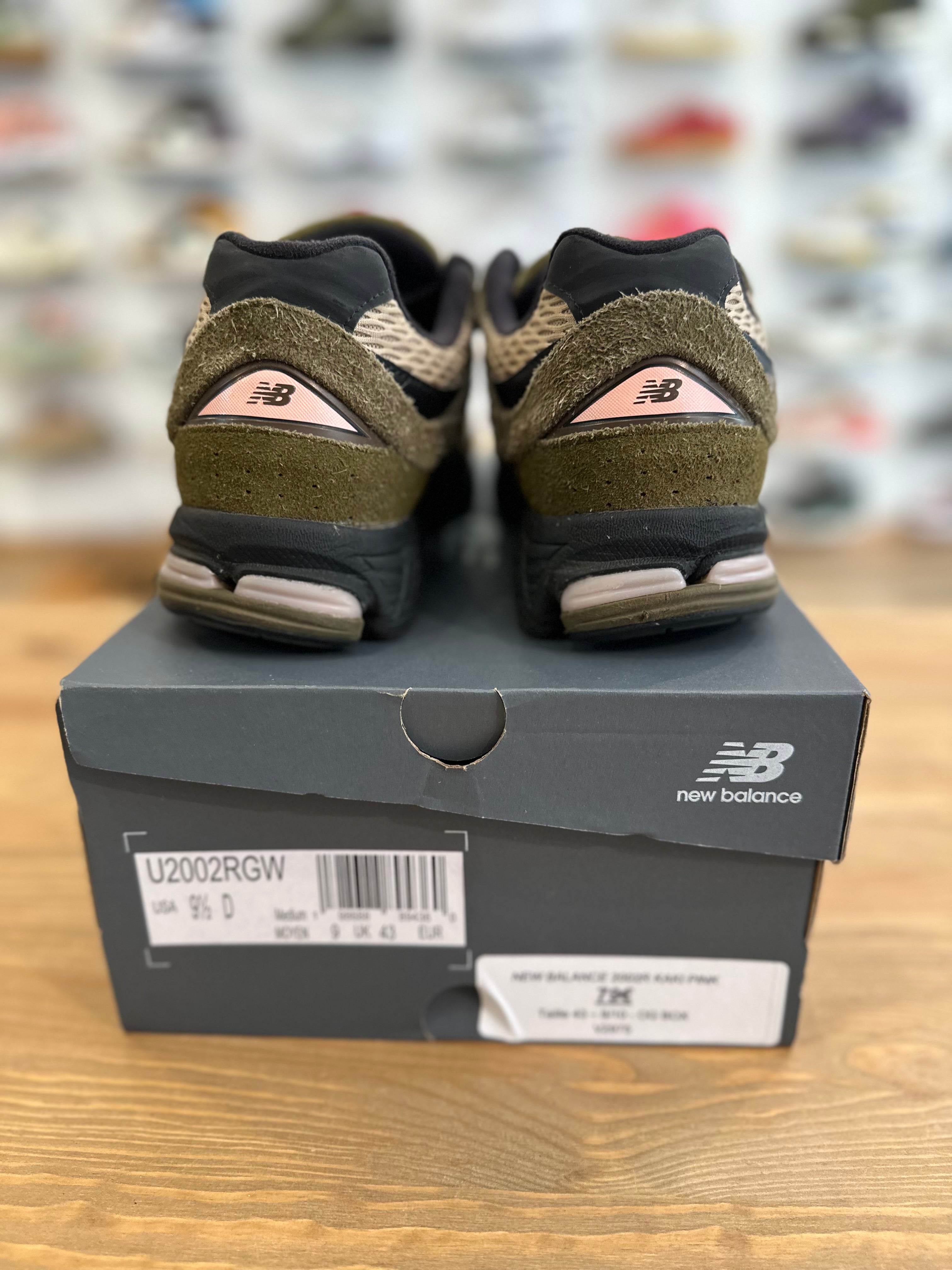 New balance 2002R kaki pink ( taille 43 )