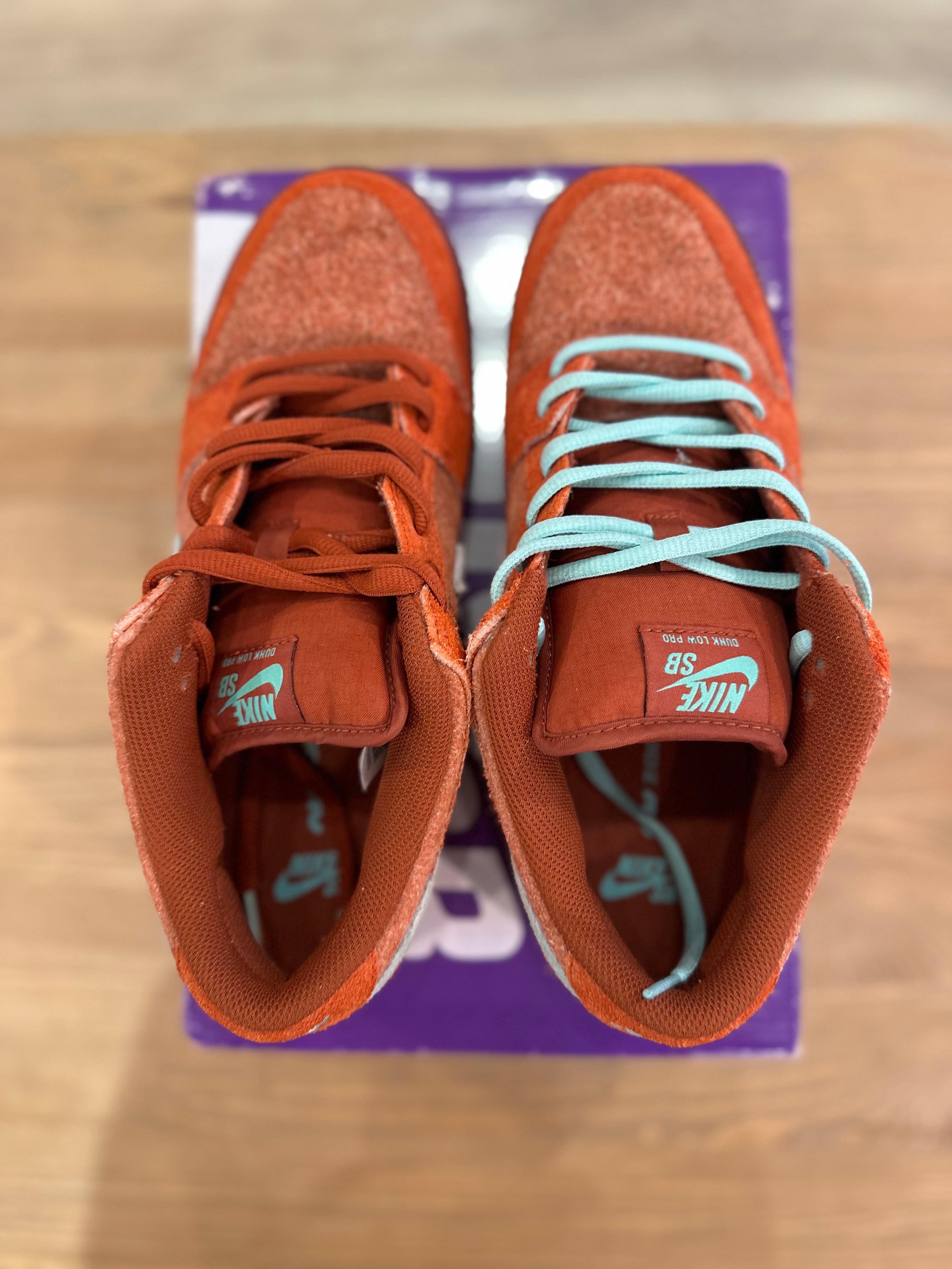 Nike sb dunk low mystic red ( taille 43 )