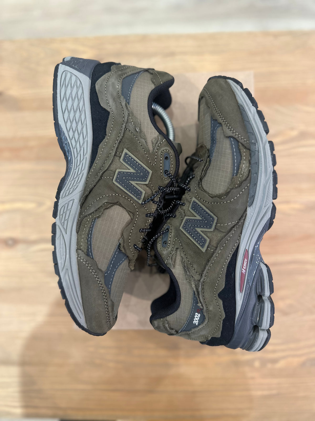New balance 2002r protection pack dark Moss ( taille 41,5 )