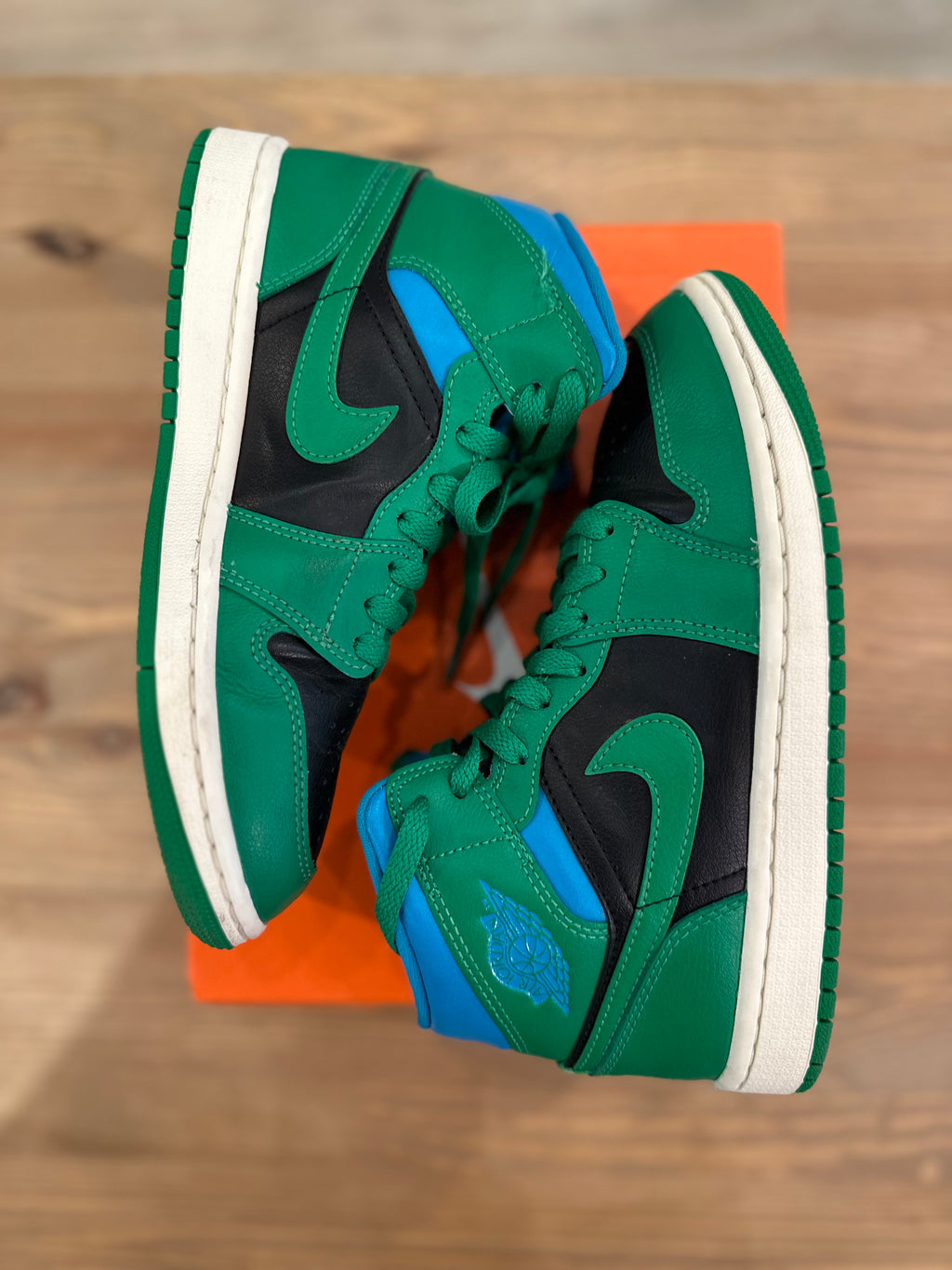 Nike Jordan 1 mid lucky Green