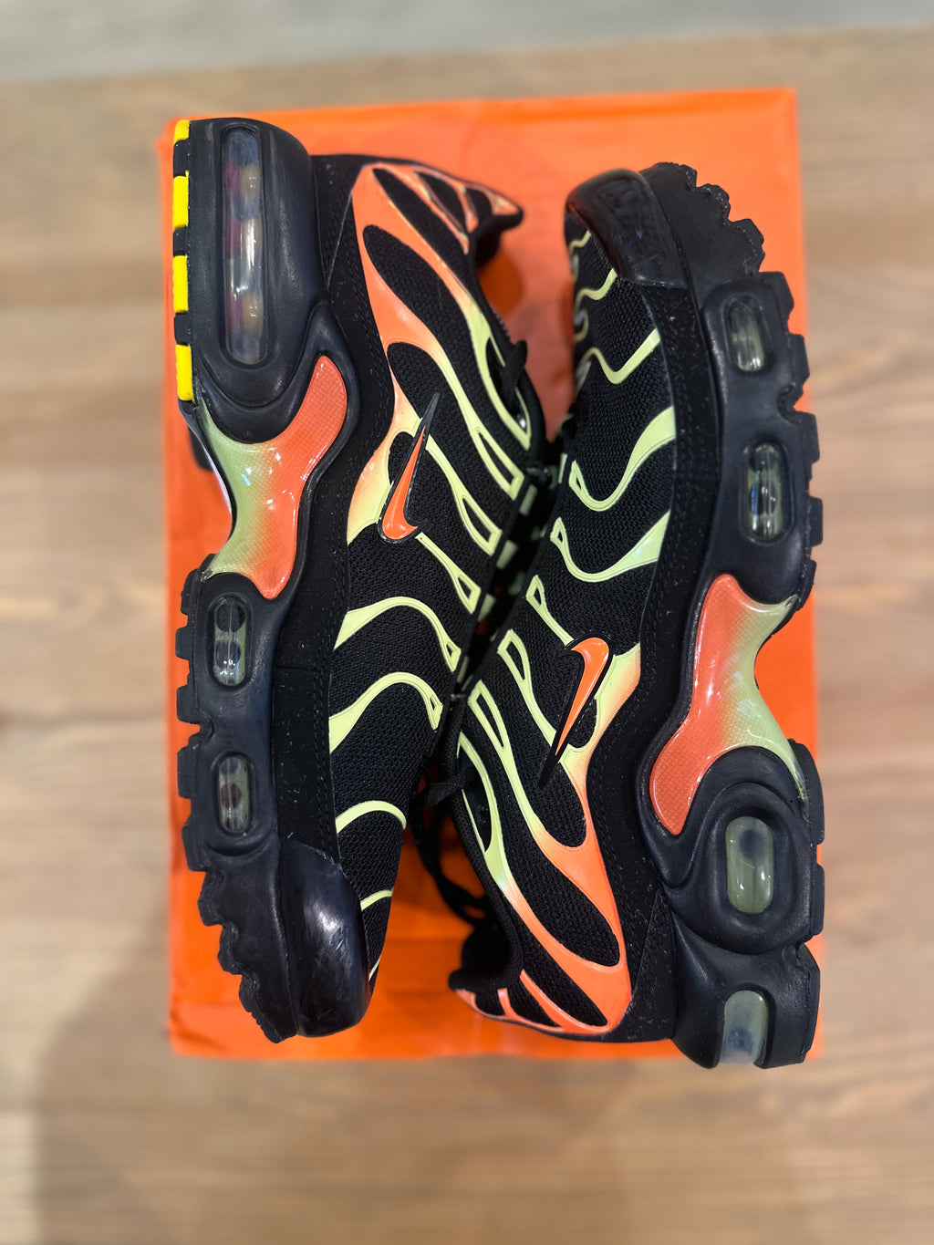Nike air Max plus black hyper crimson ( taille 40 gs )