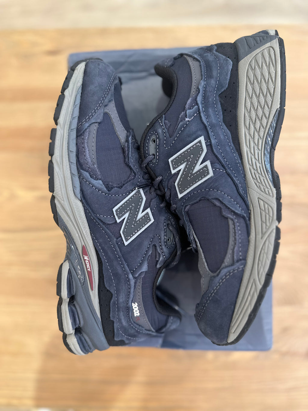 New balance 2002r protection pack éclipse ( taille 41,5 )