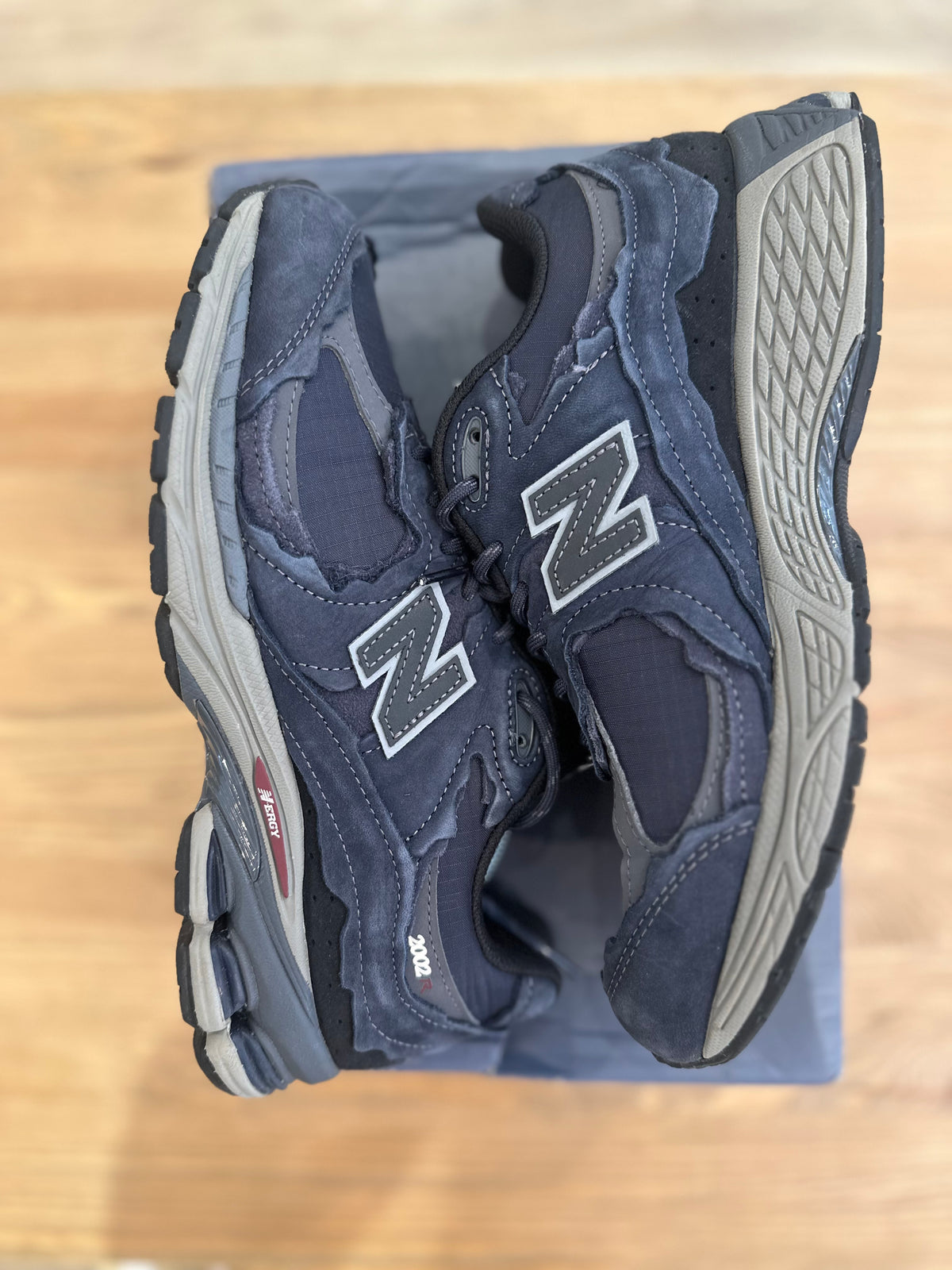 New balance 2002r protection pack éclipse ( taille 41,5 )