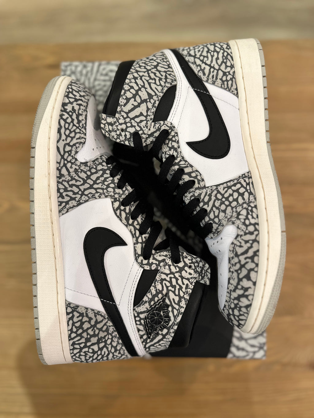 Nike Jordan 1 high White cément ( taille 42,5 )