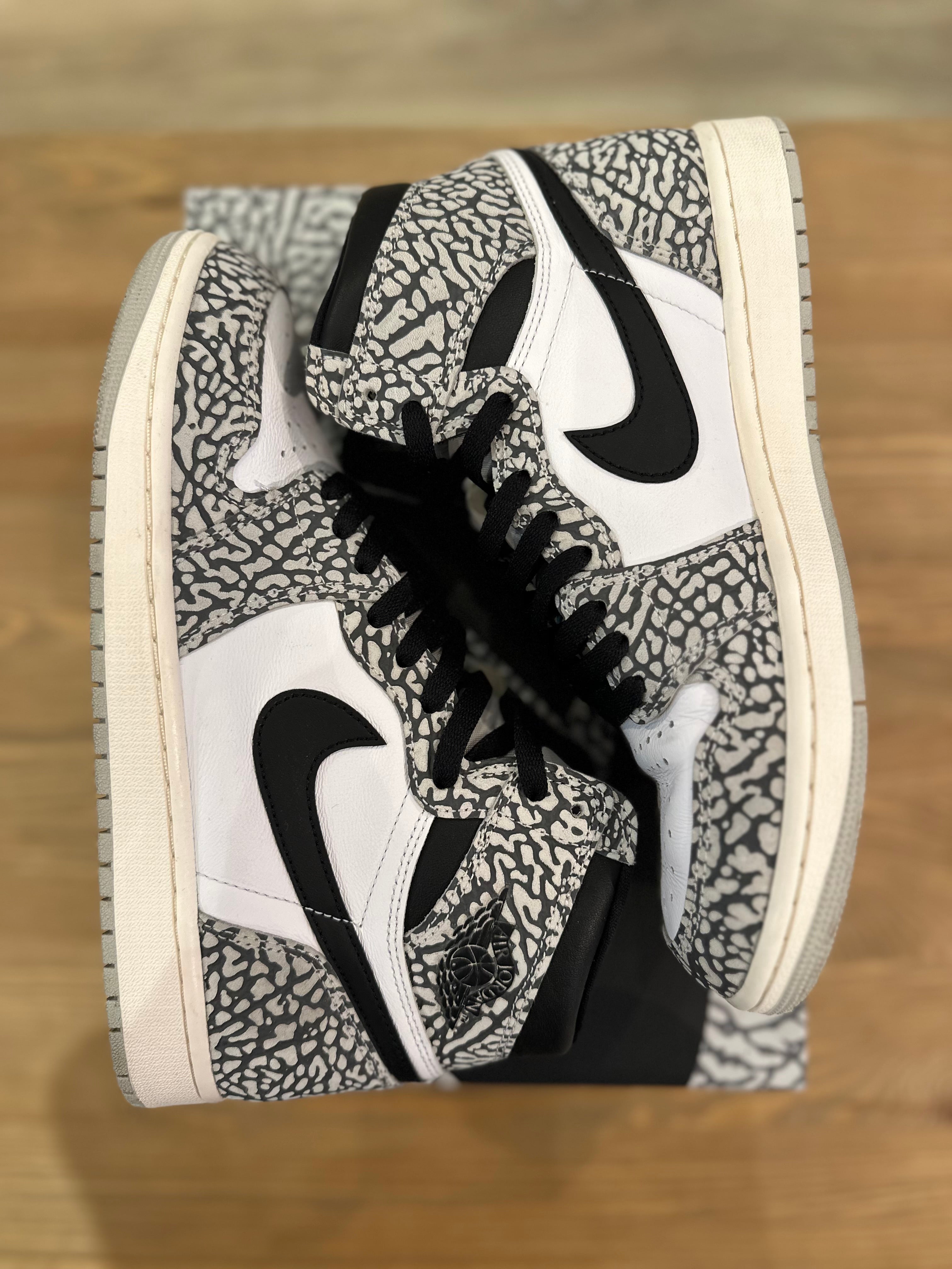 Nike Jordan 1 high White cément ( taille 42,5 )