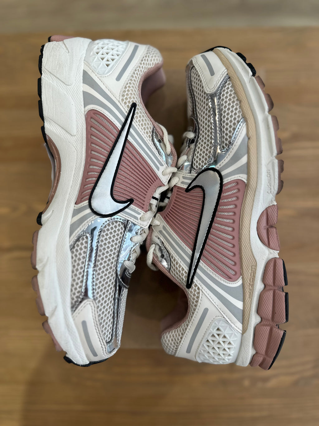Nike vomero 5 particle pink ( taille 44,5 )