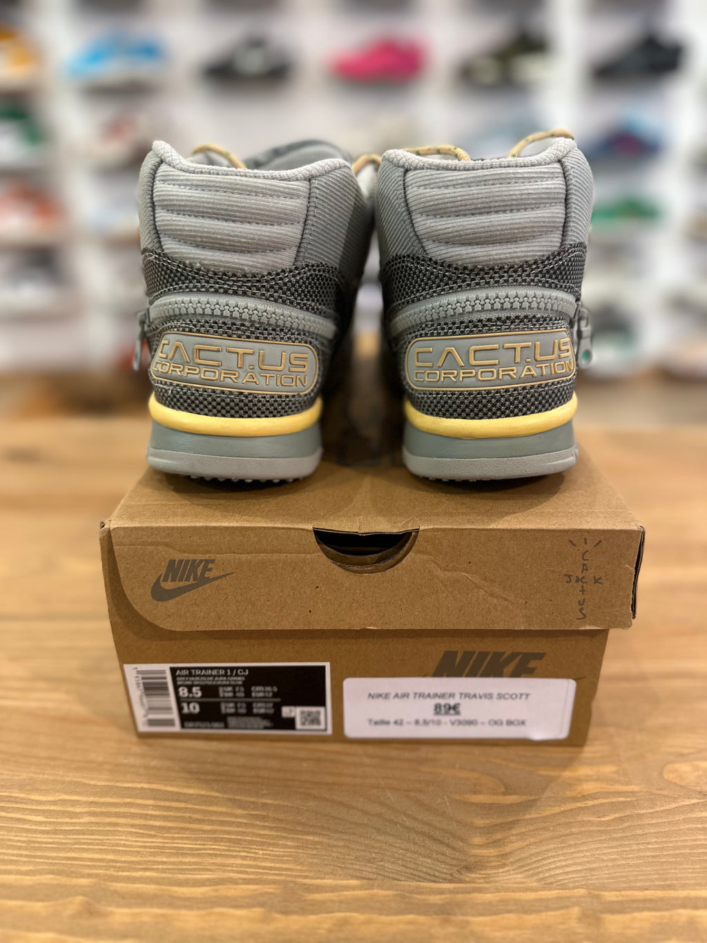 Nike air trainer Travis Scott ( taille 42 )