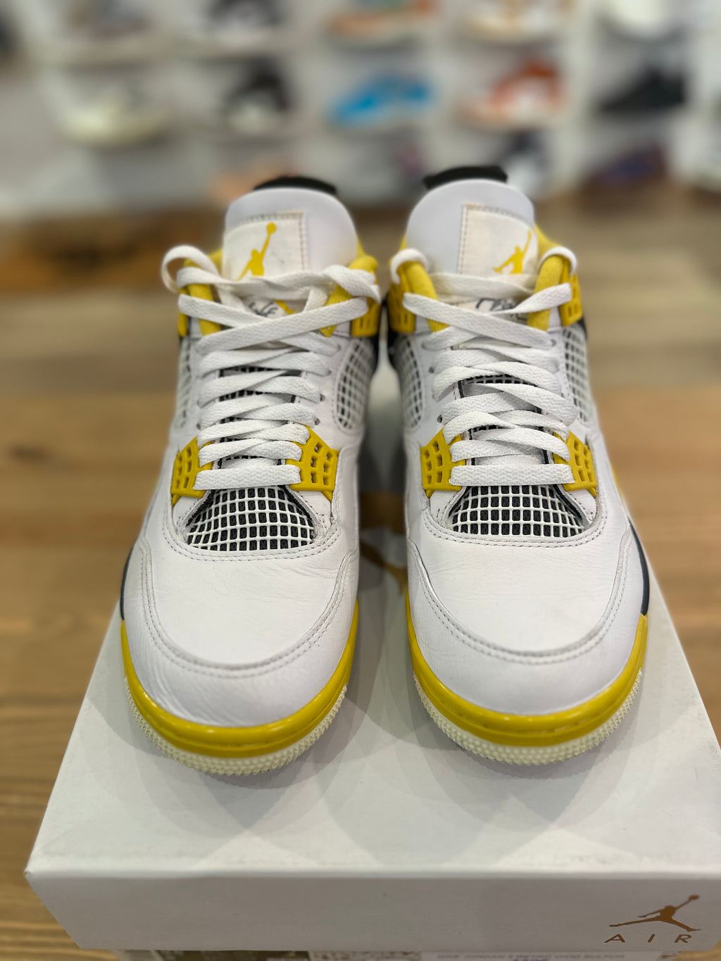 Nike Jordan 4 rétro vivid sulfur ( taille 41 )