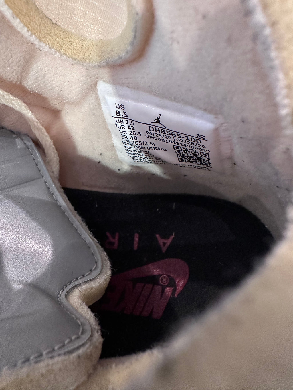 Nike Jordan 5 rétro off White sail ( taille 42 )