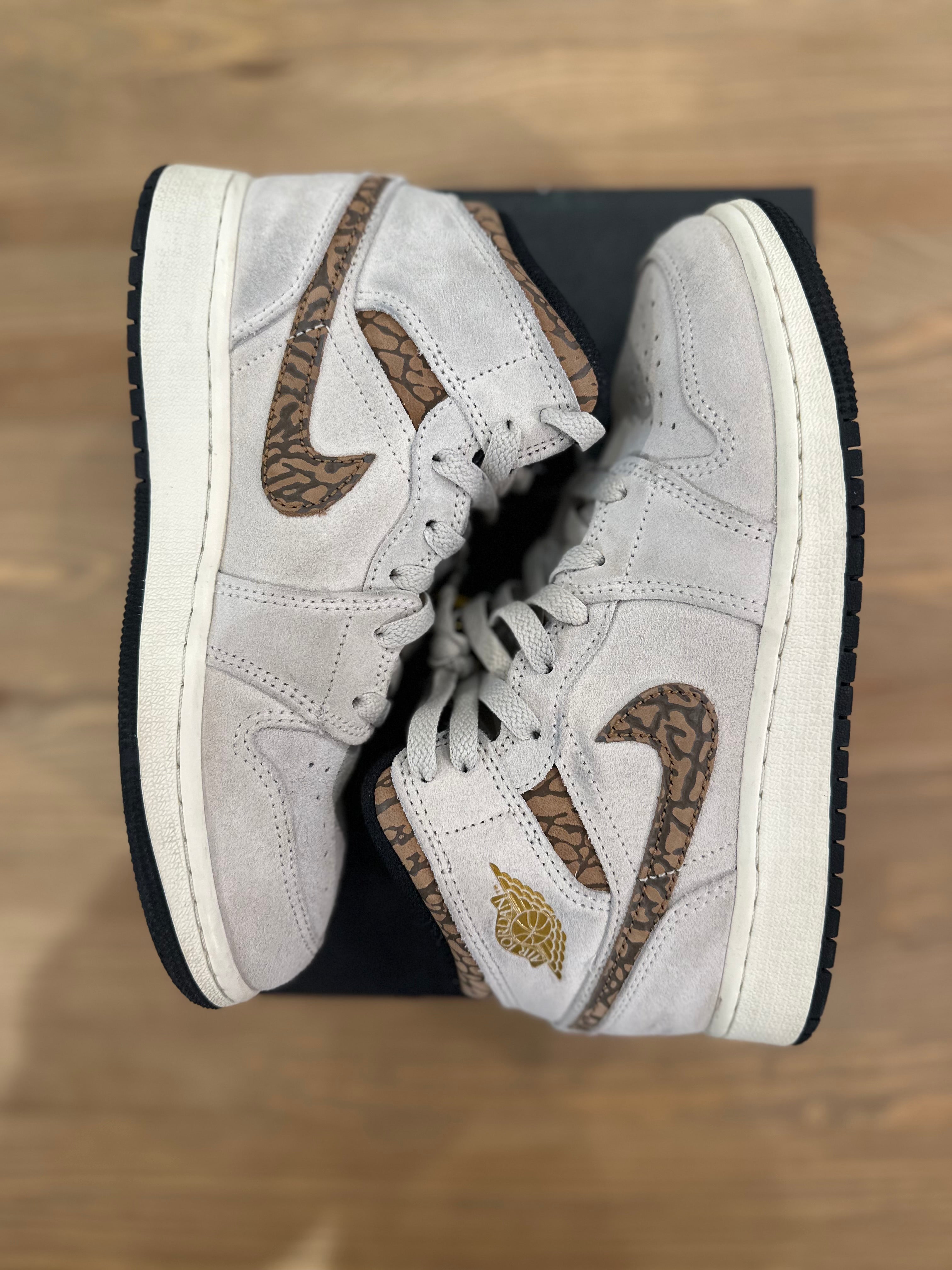 Nike Jordan 1 mid se elephant ( taille 35,5 )
