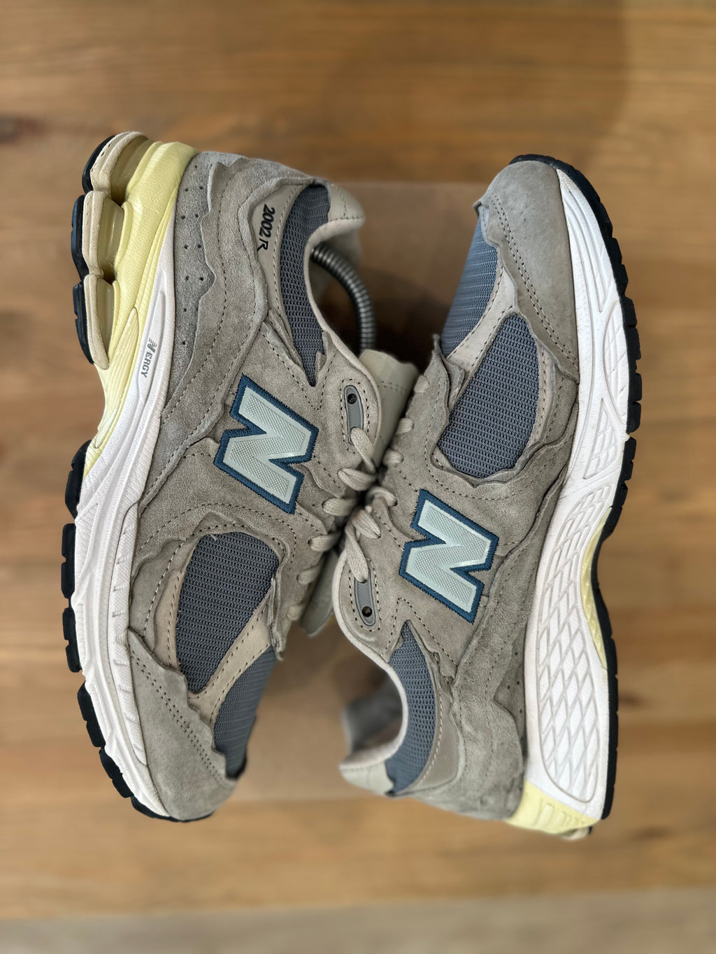 New balance 2002r protection pack mirage grey ( taille 42 )