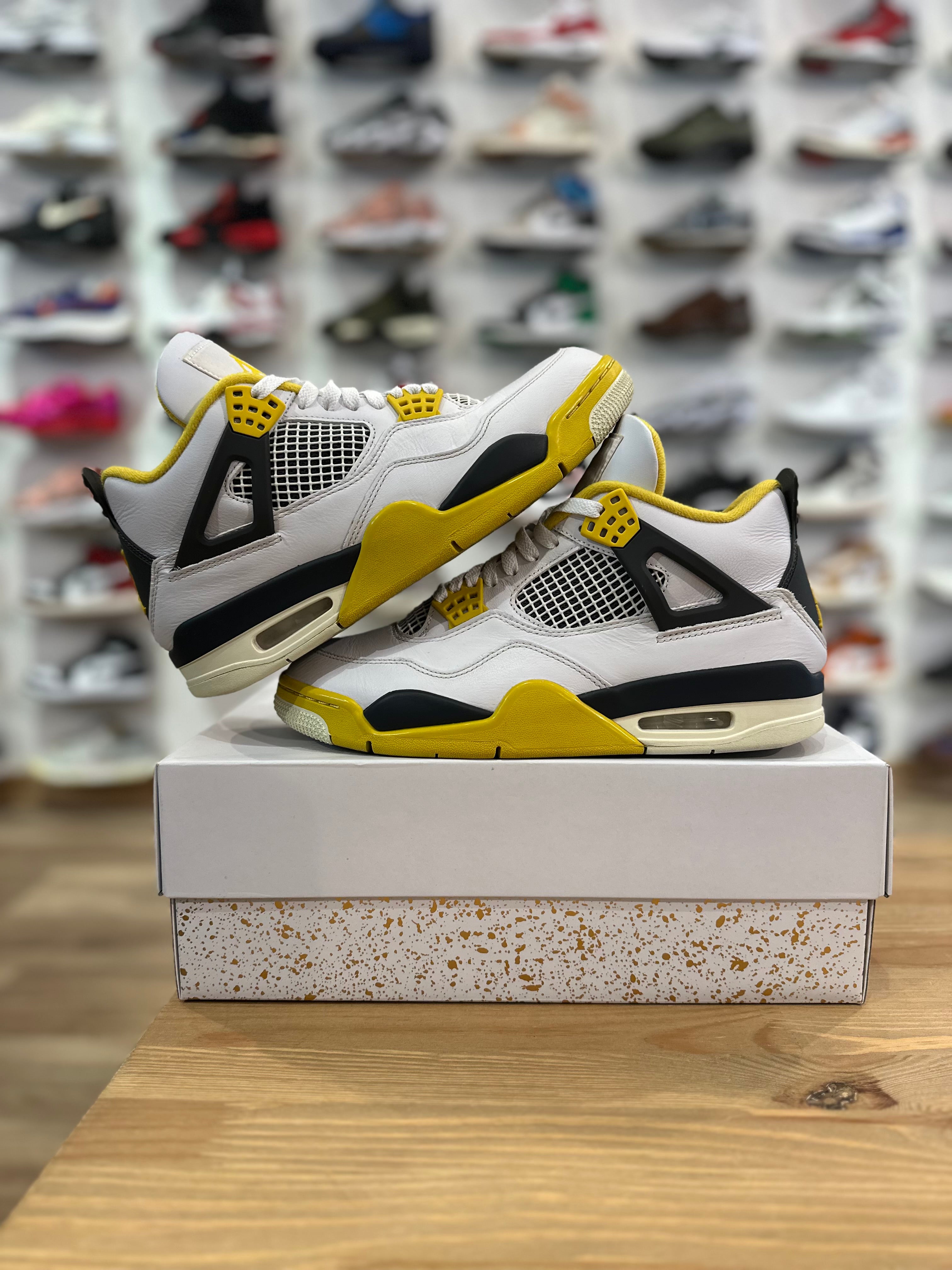 Nike Jordan 4 rétro vivid sulfur ( taille 42,5 )