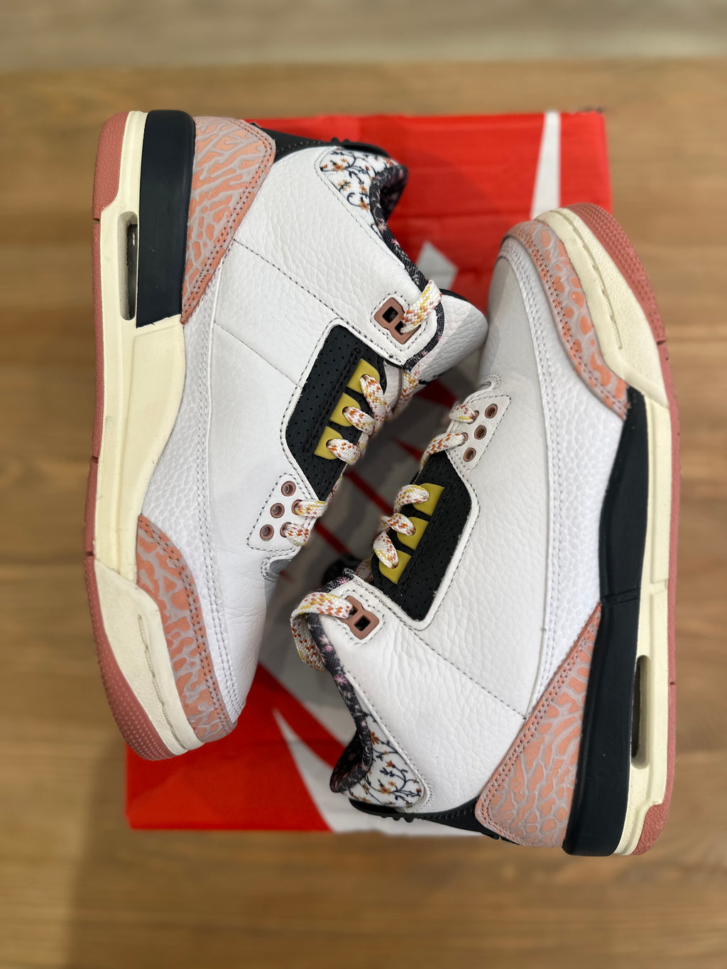 Nike Jordan 3 red Stardust ( taille 38 )