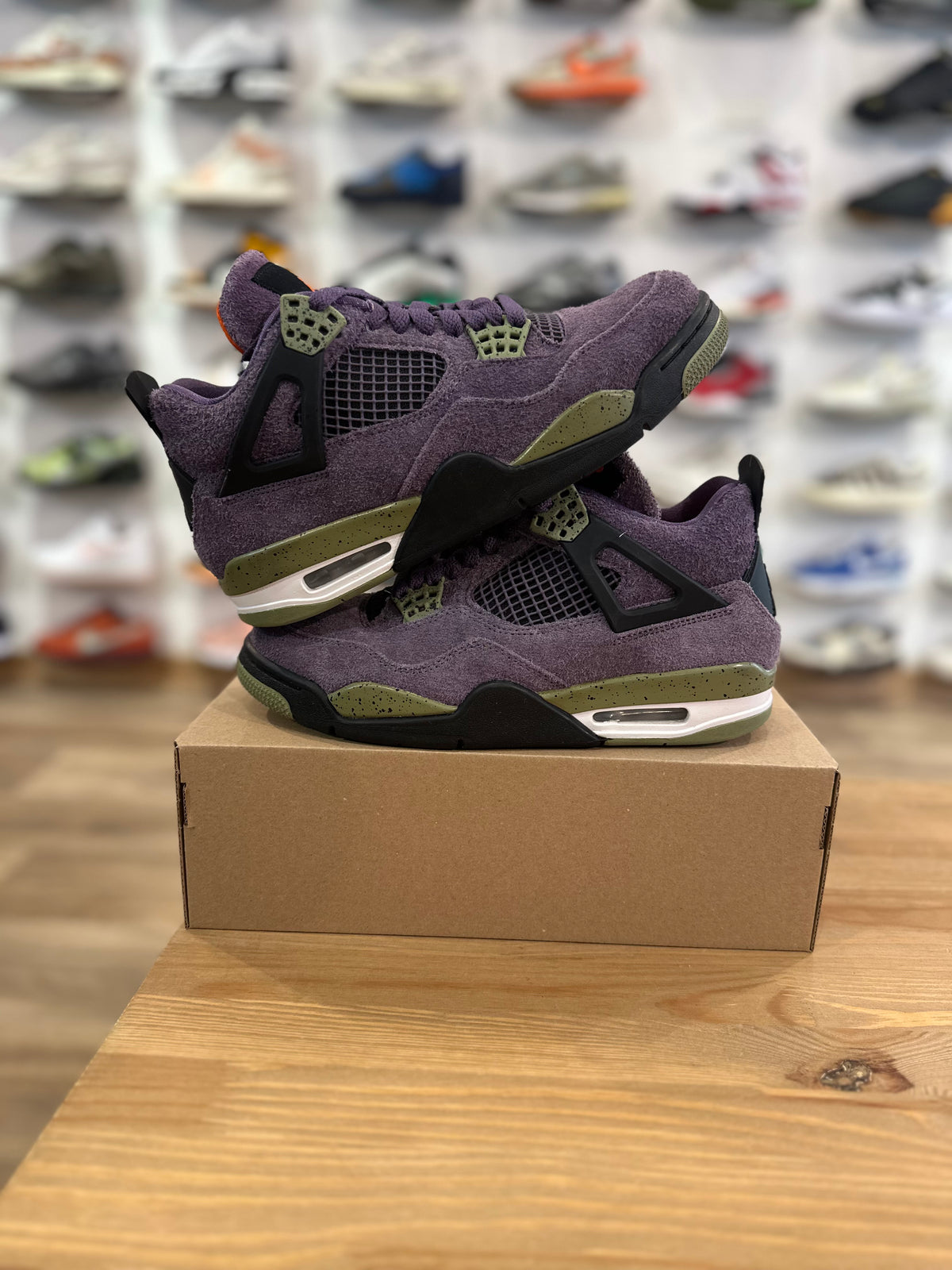 Nike Jordan 4 rétro canyon purple ( taille 41 )
