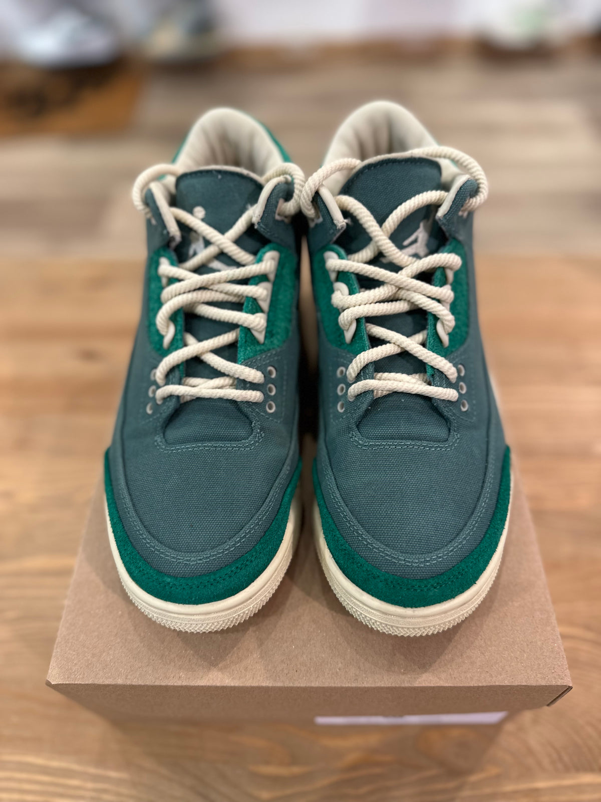 Nike Jordan 3 rétro Nina Chanel ( taille 38,5 )