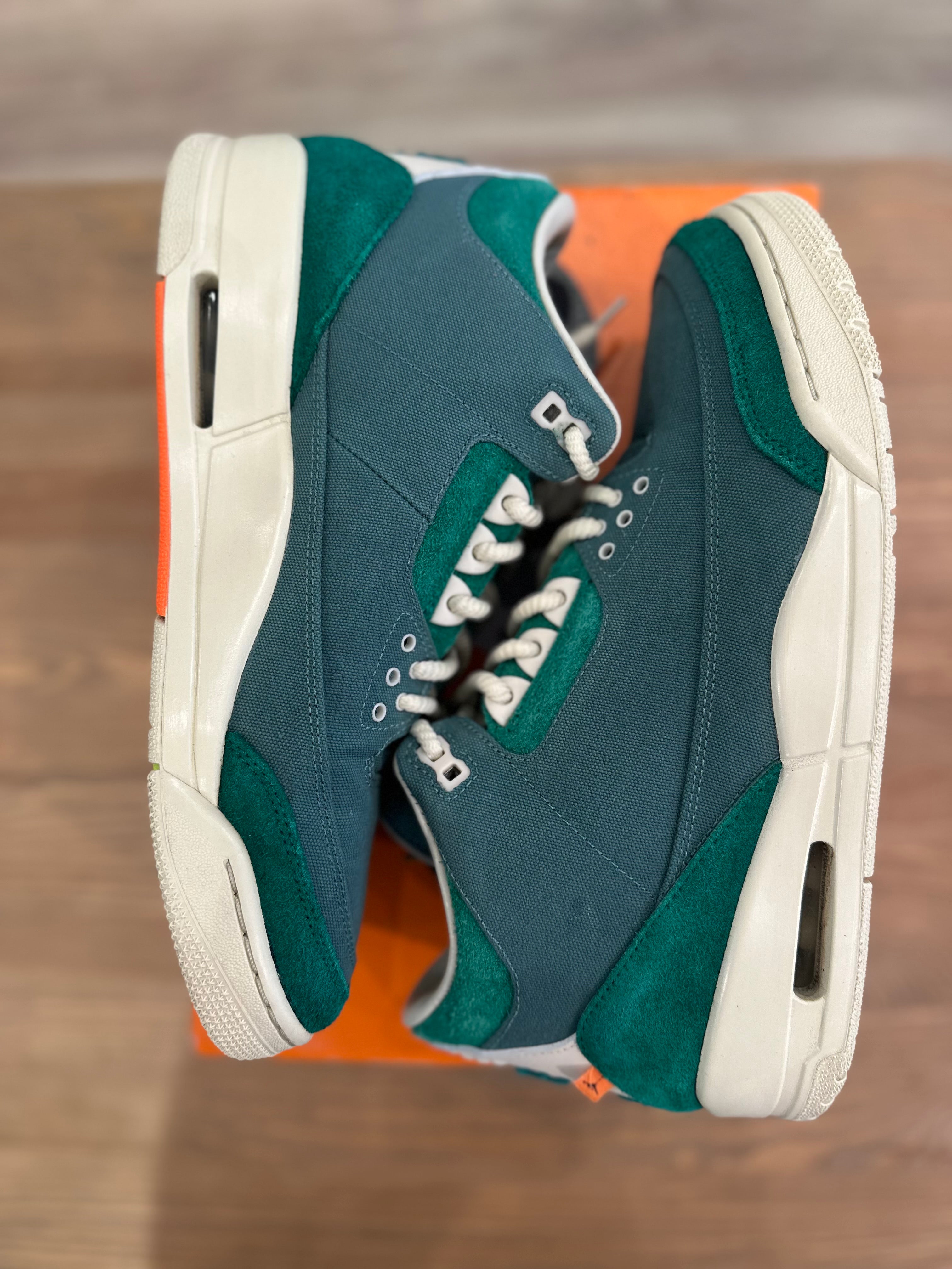 Nike Jordan 3 rétro Nina Chanel ( taille 44 )