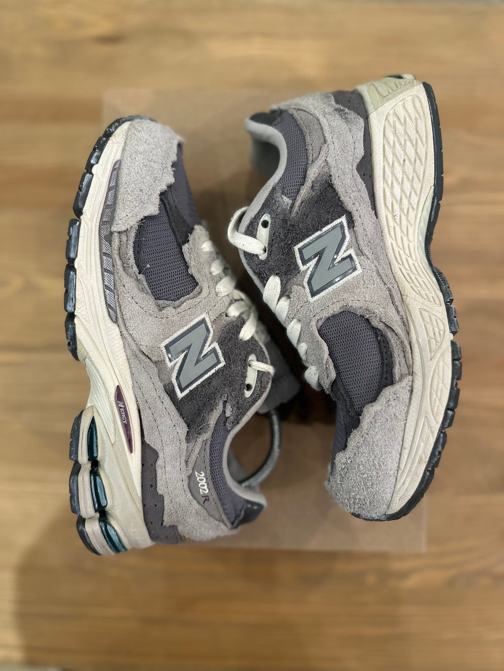 New balance 2002r protection pack rain cloud ( taille 37 )
