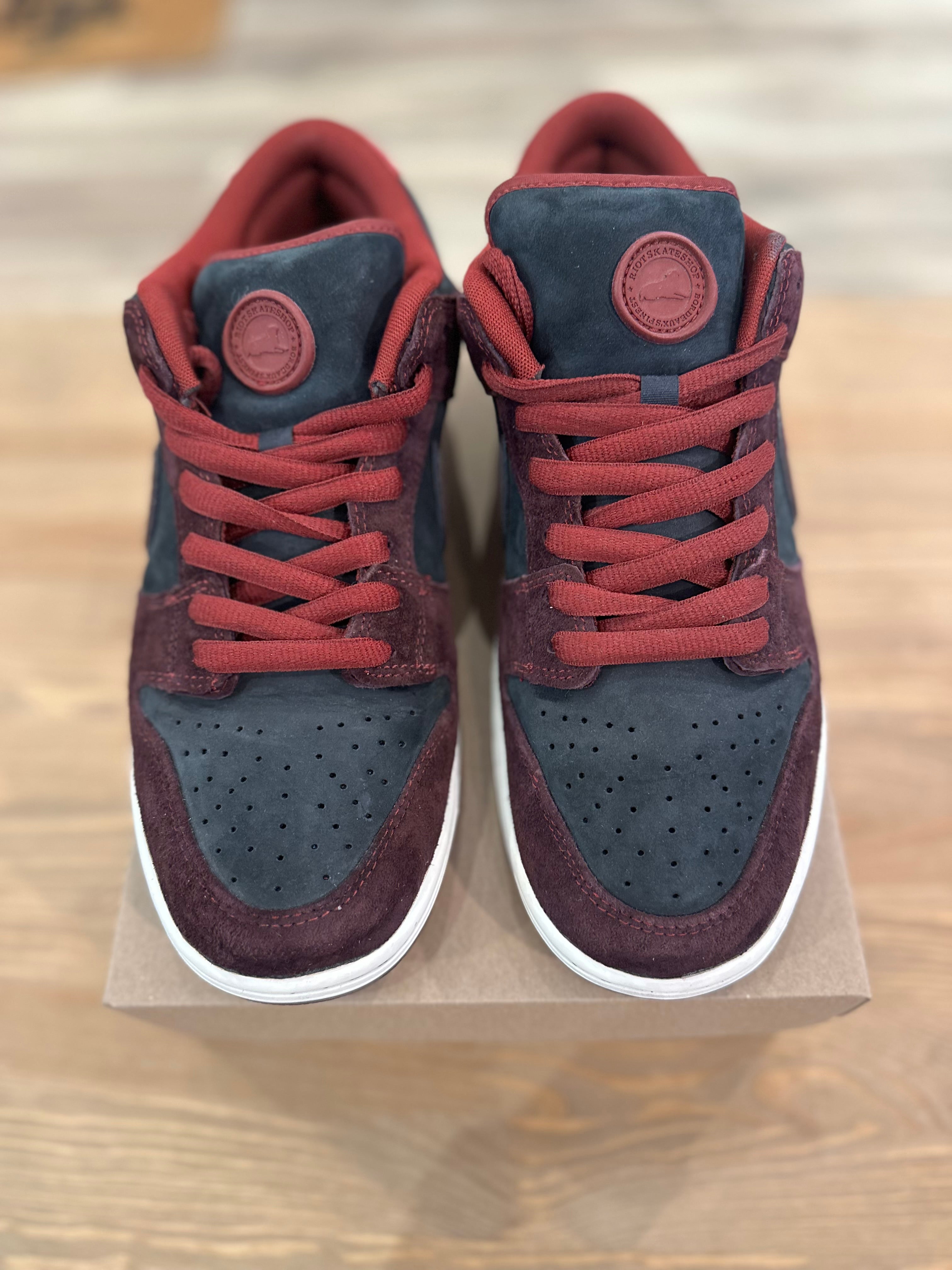 Nike sb dunk low riot skateshop ( taille 44,5 )