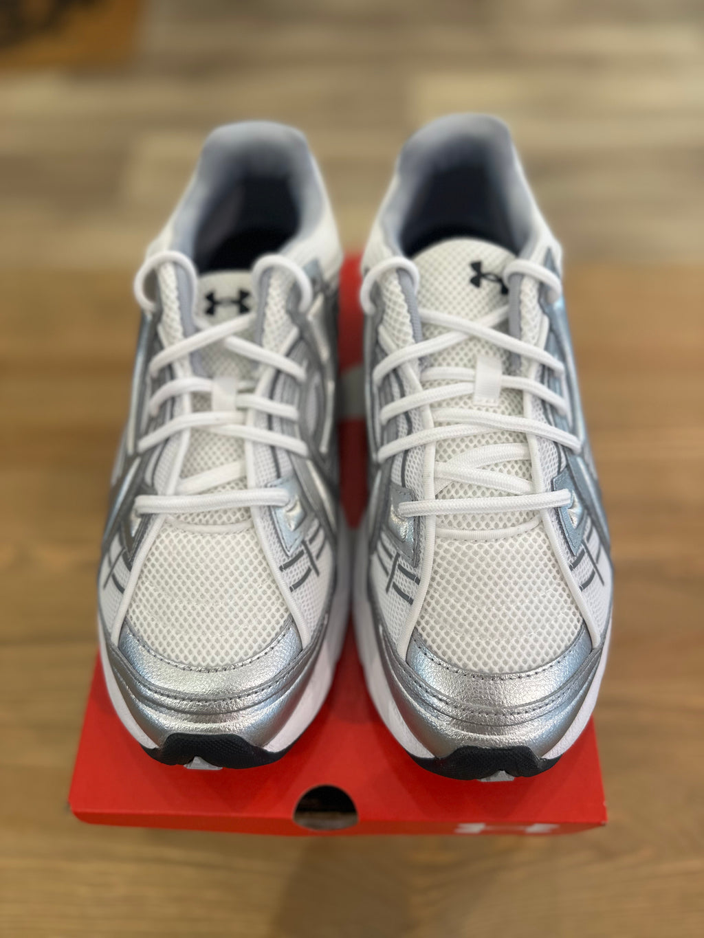 Under armour sola white grey ( taille 42 )