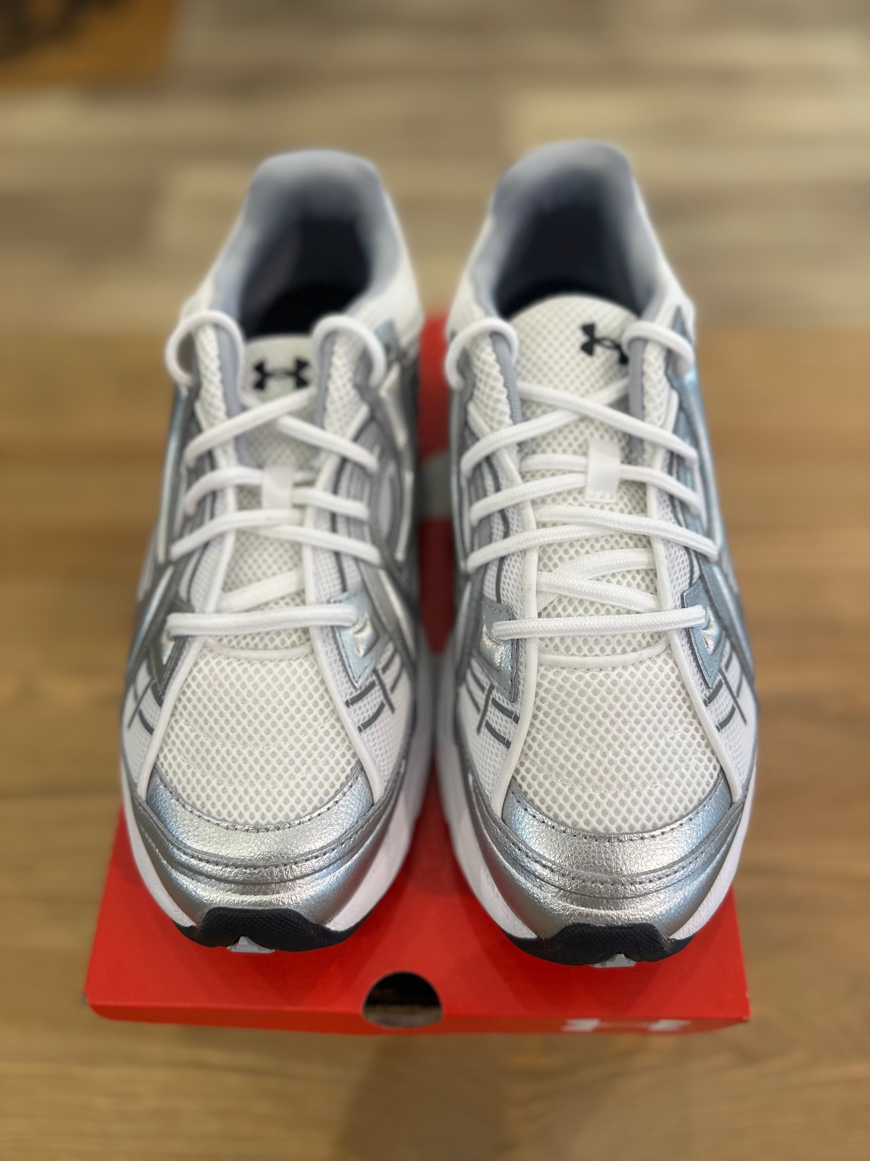Under armour sola white grey ( taille 42 )