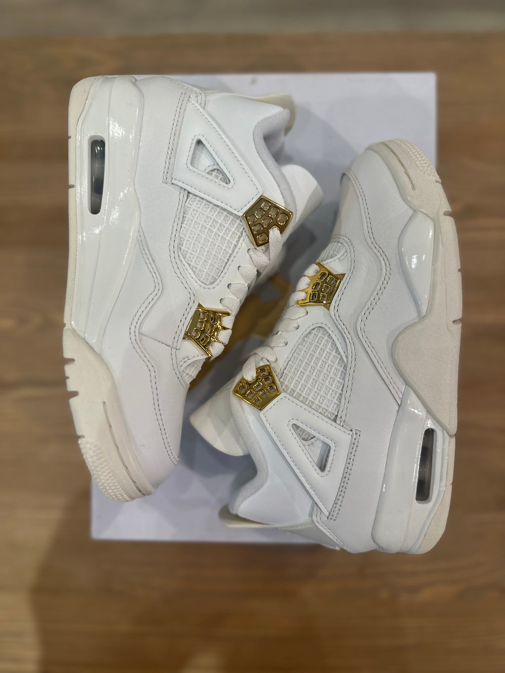Nike Jordan 4 rétro metallic gold ( taille 35,5 )