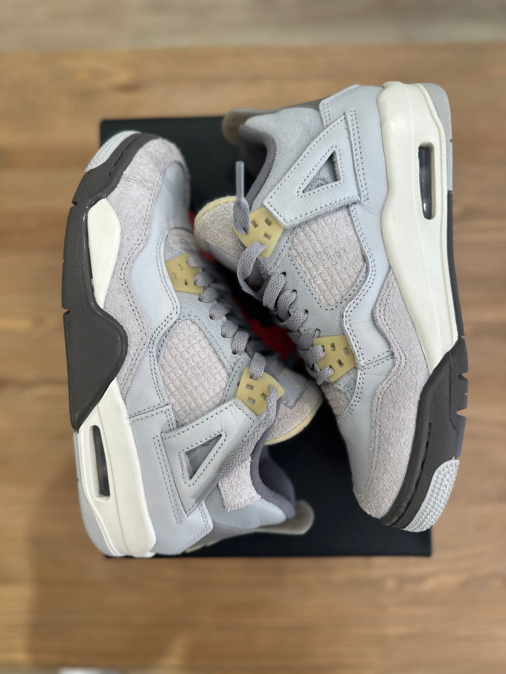 Nike Jordan 4 rétro photon dust ( taille 38,5 )