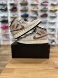Nike Jordan 1 mid se elephant ( taille 35,5 )