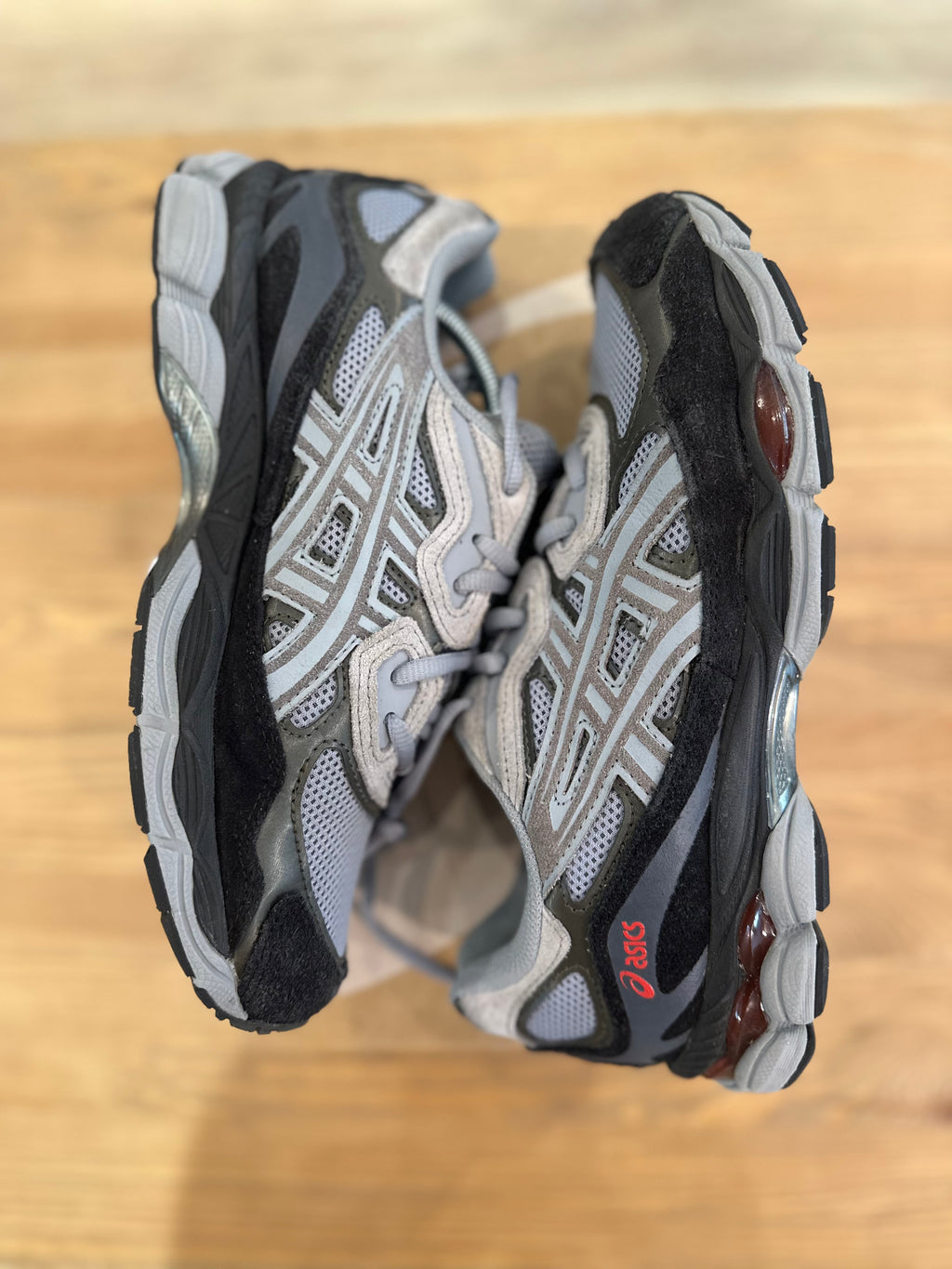 Asics gel nyc Gravel black ( taille 41,5)