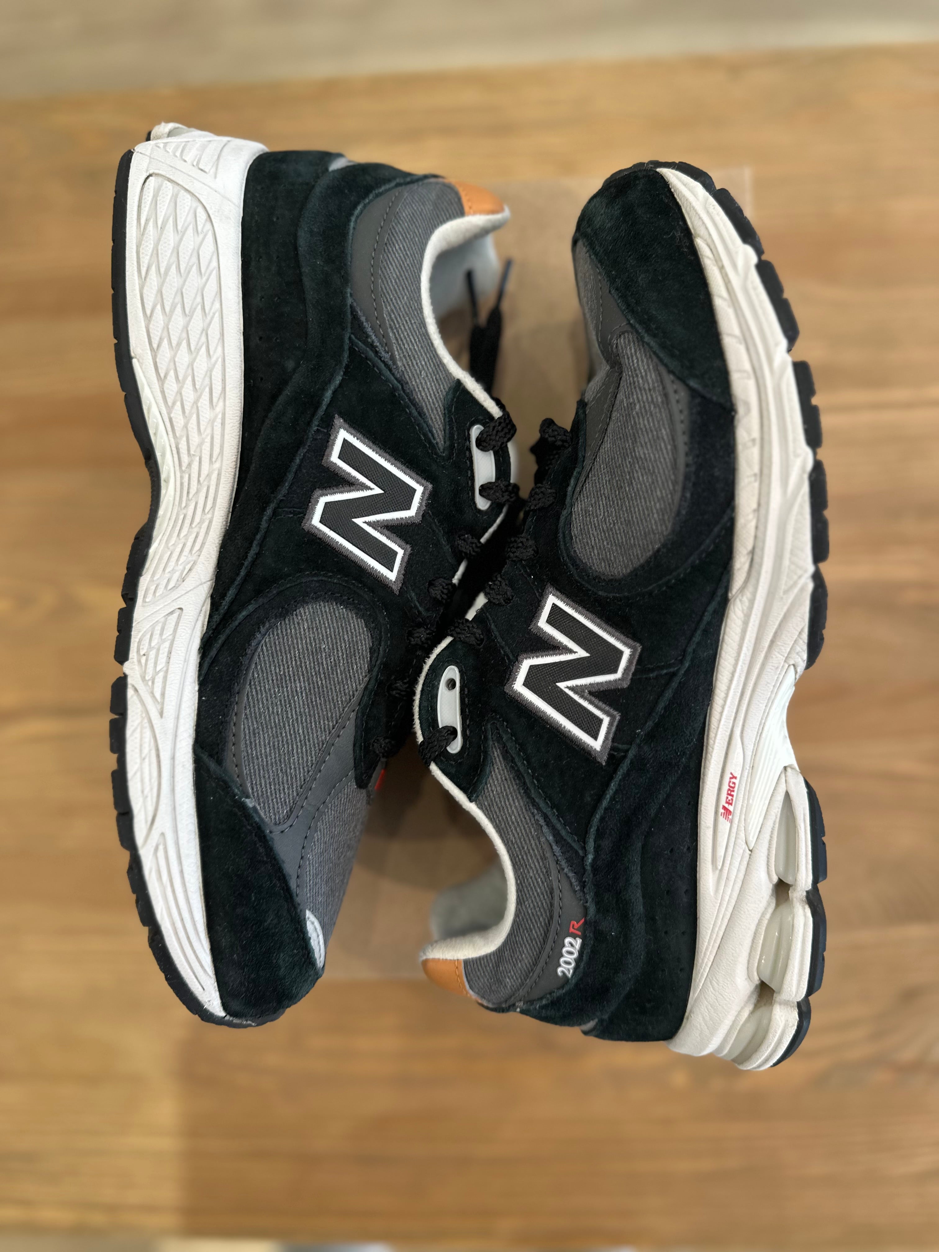 New balance 2002r black sépia ( taille 43 )