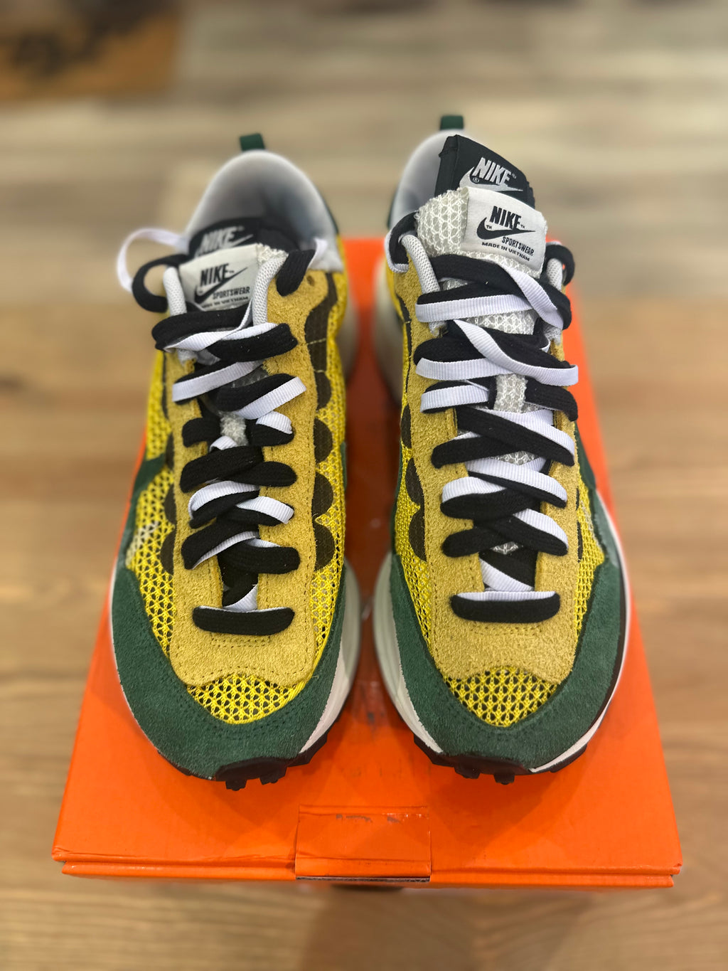 Nike vaporwaffle sacai tour yellow ( taille 39 )
