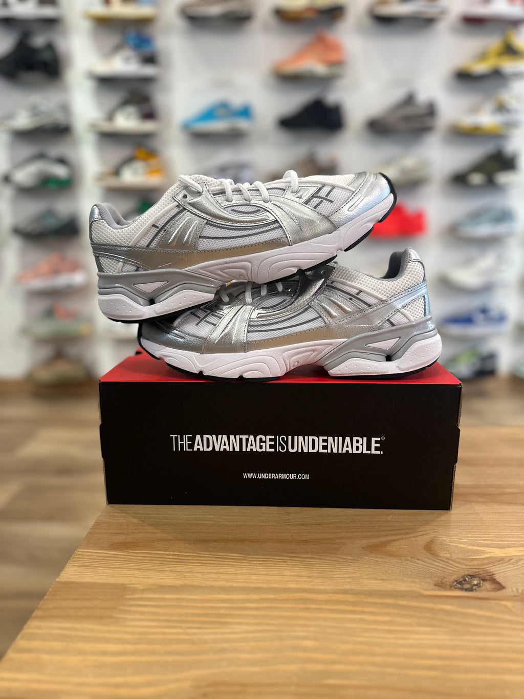 Under armour sola white grey ( taille 42 )