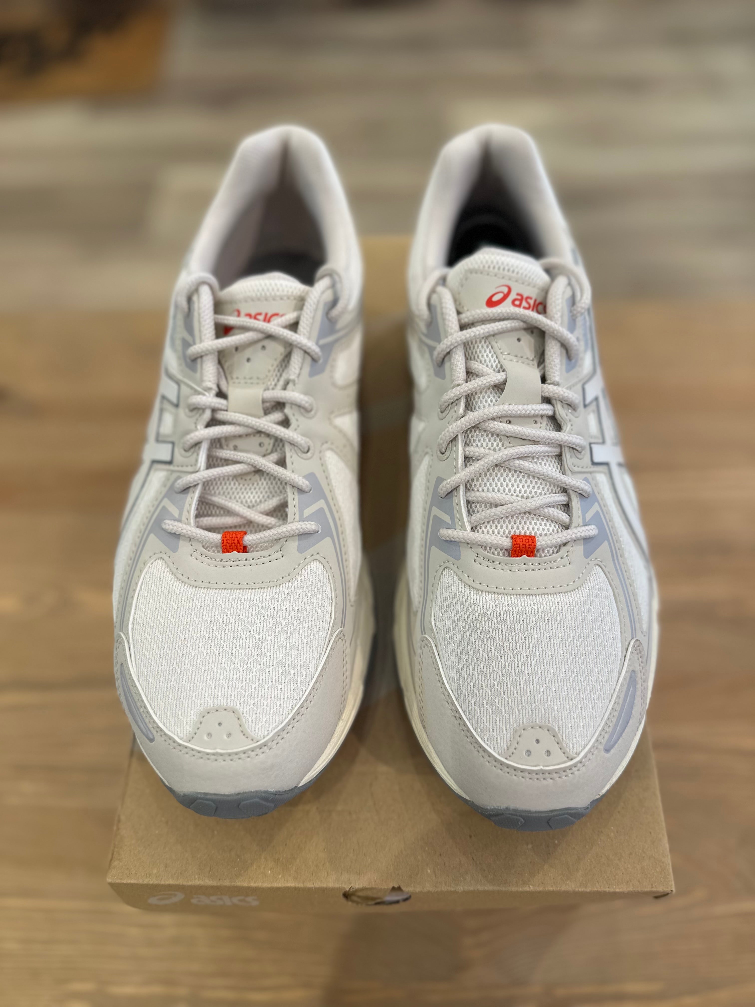 Asics gel venture 6 cream ( taille 44 )