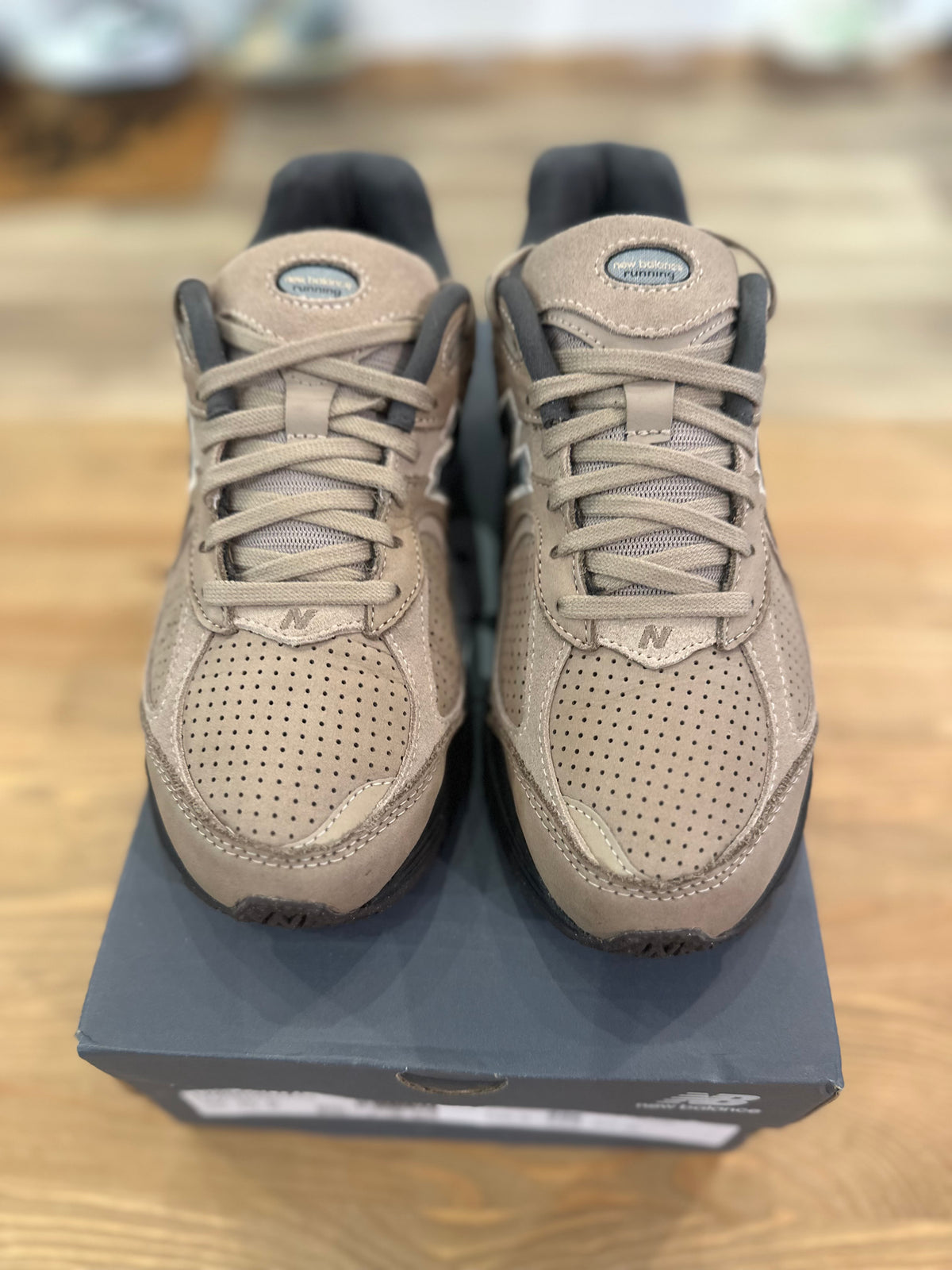 New balance 2002r driftwood ( taille 40 )