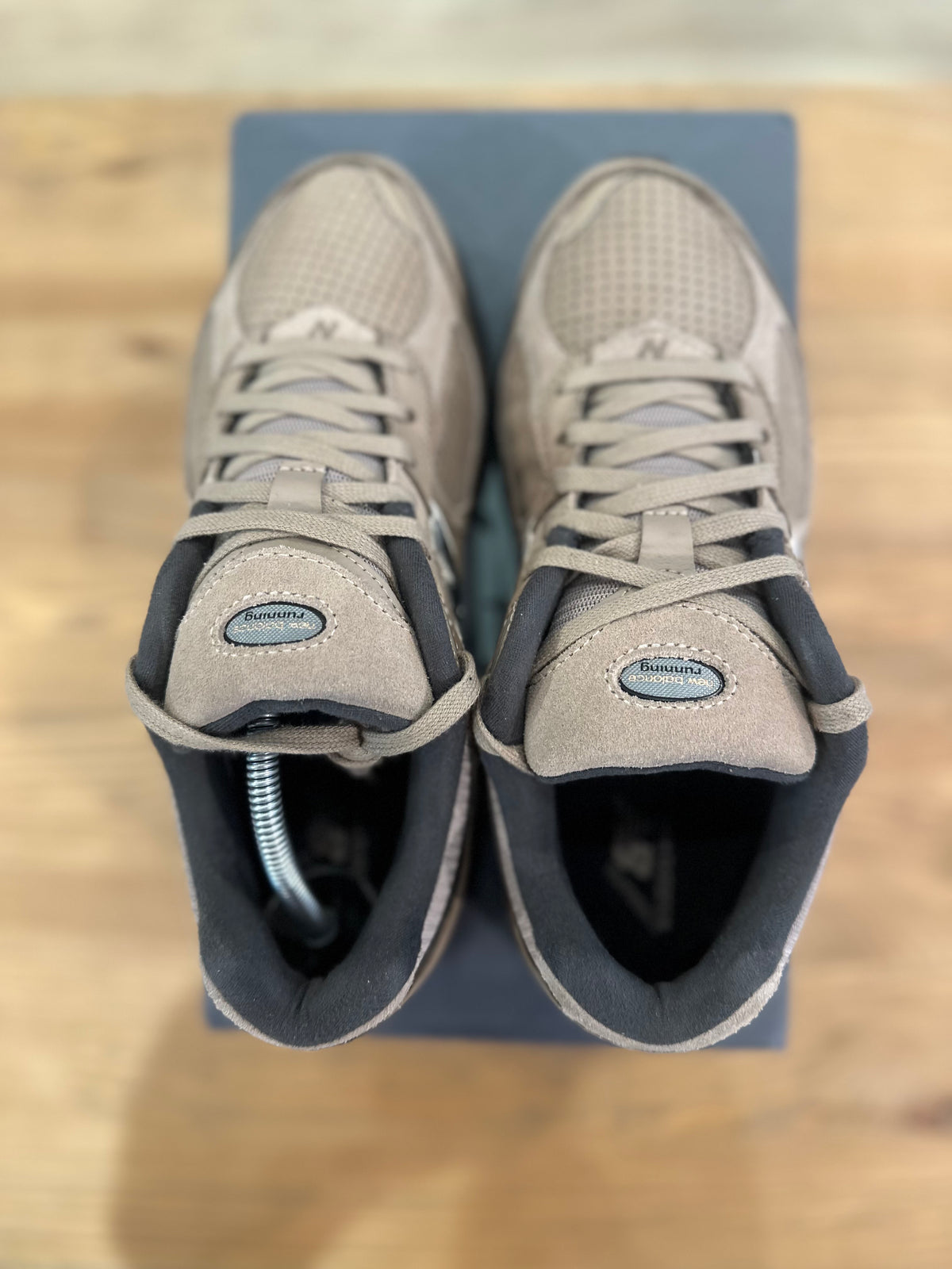 New balance 2002r driftwood ( taille 40 )