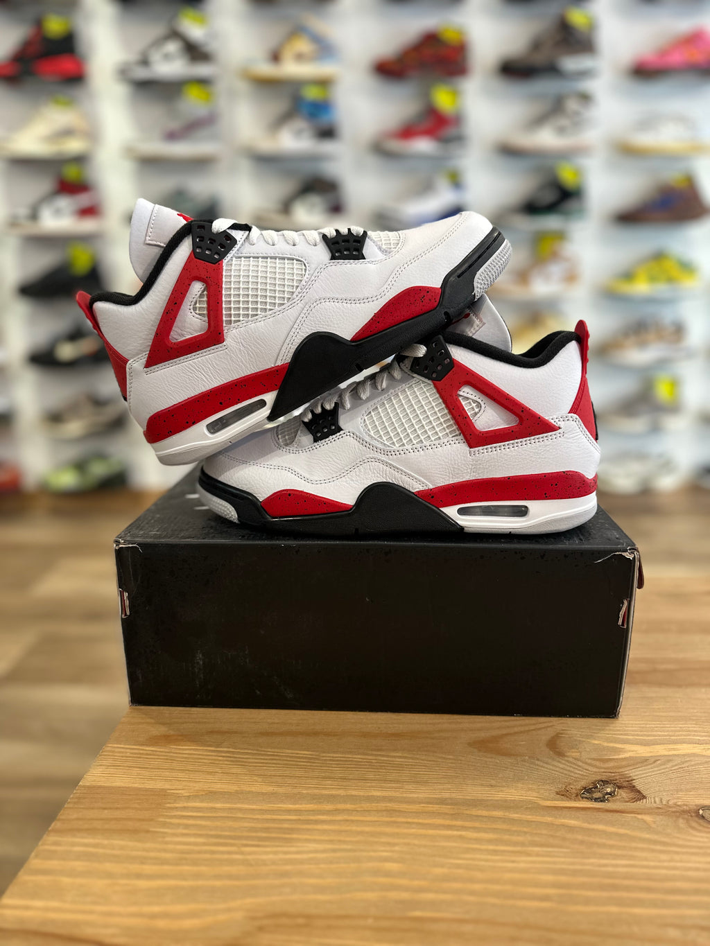 Nike Jordan 4 rétro red cément ( taille 42 )
