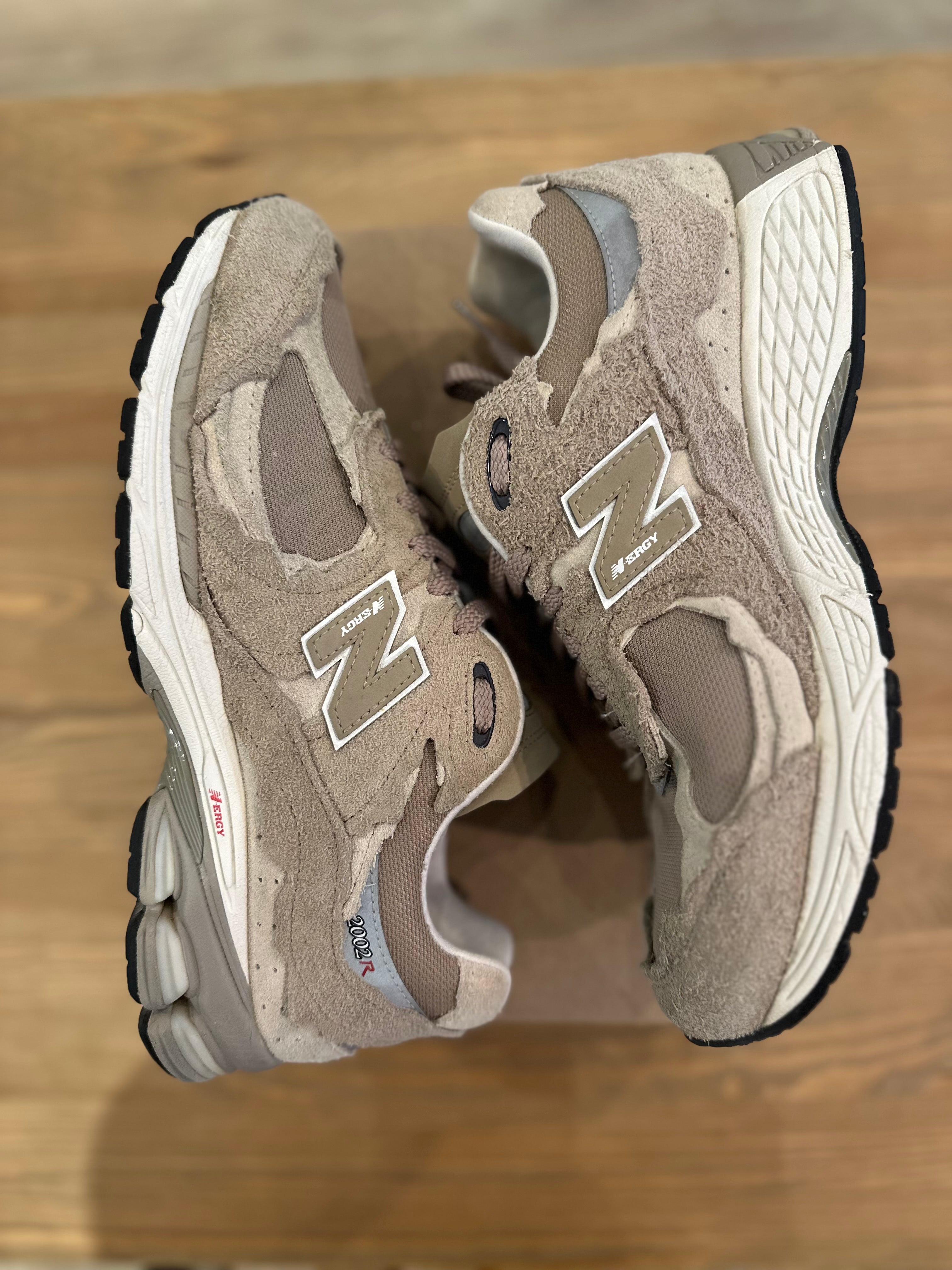 New balance 2002r protection pack sandrift