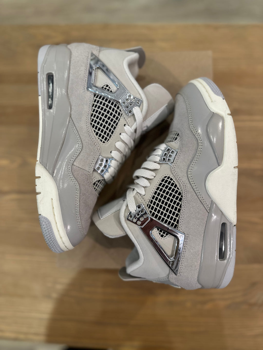 Nike Jordan 4 rétro Frozen moments ( taille 38 )