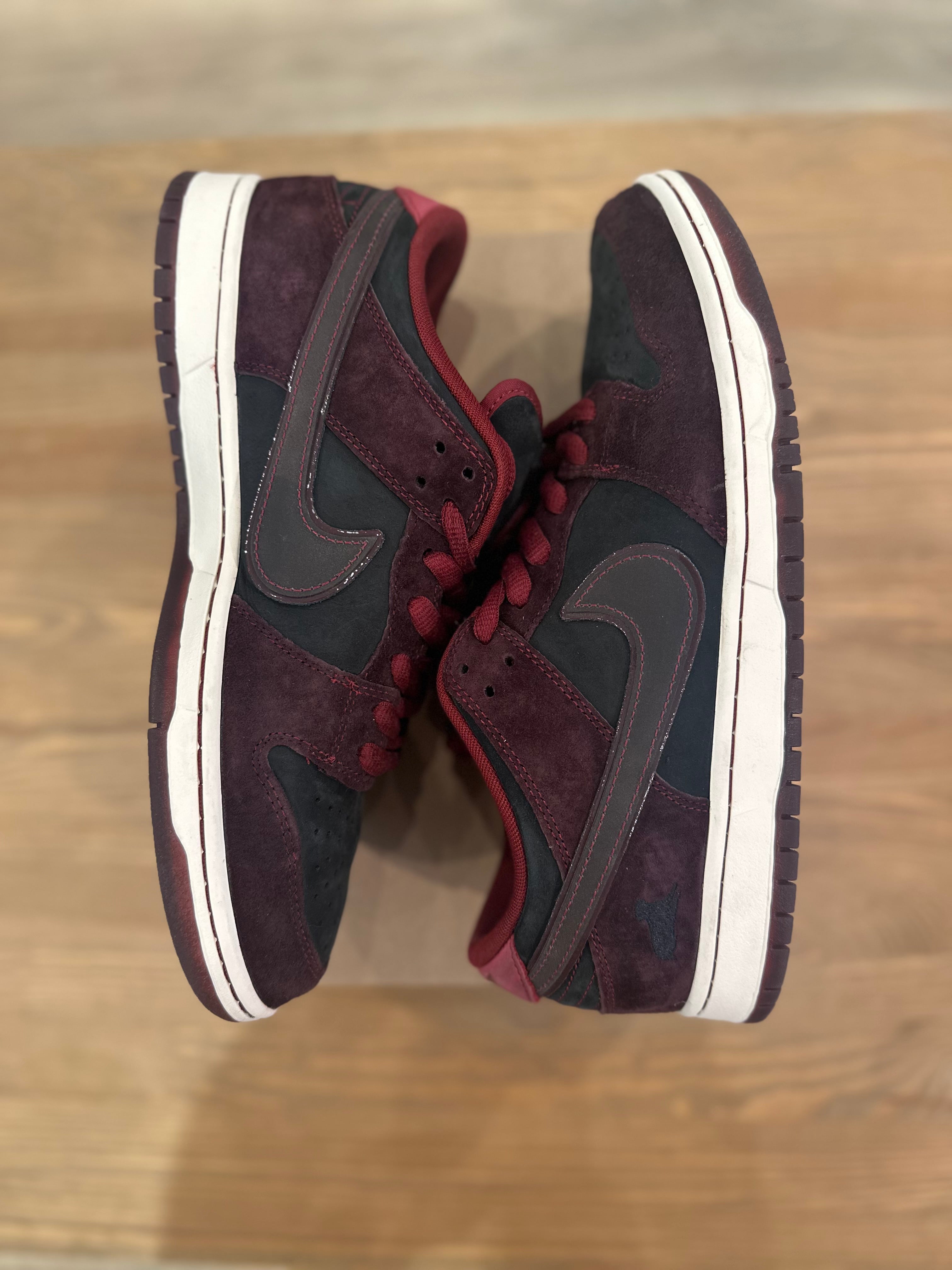 Nike sb dunk low riot skateshop ( taille 44,5 )